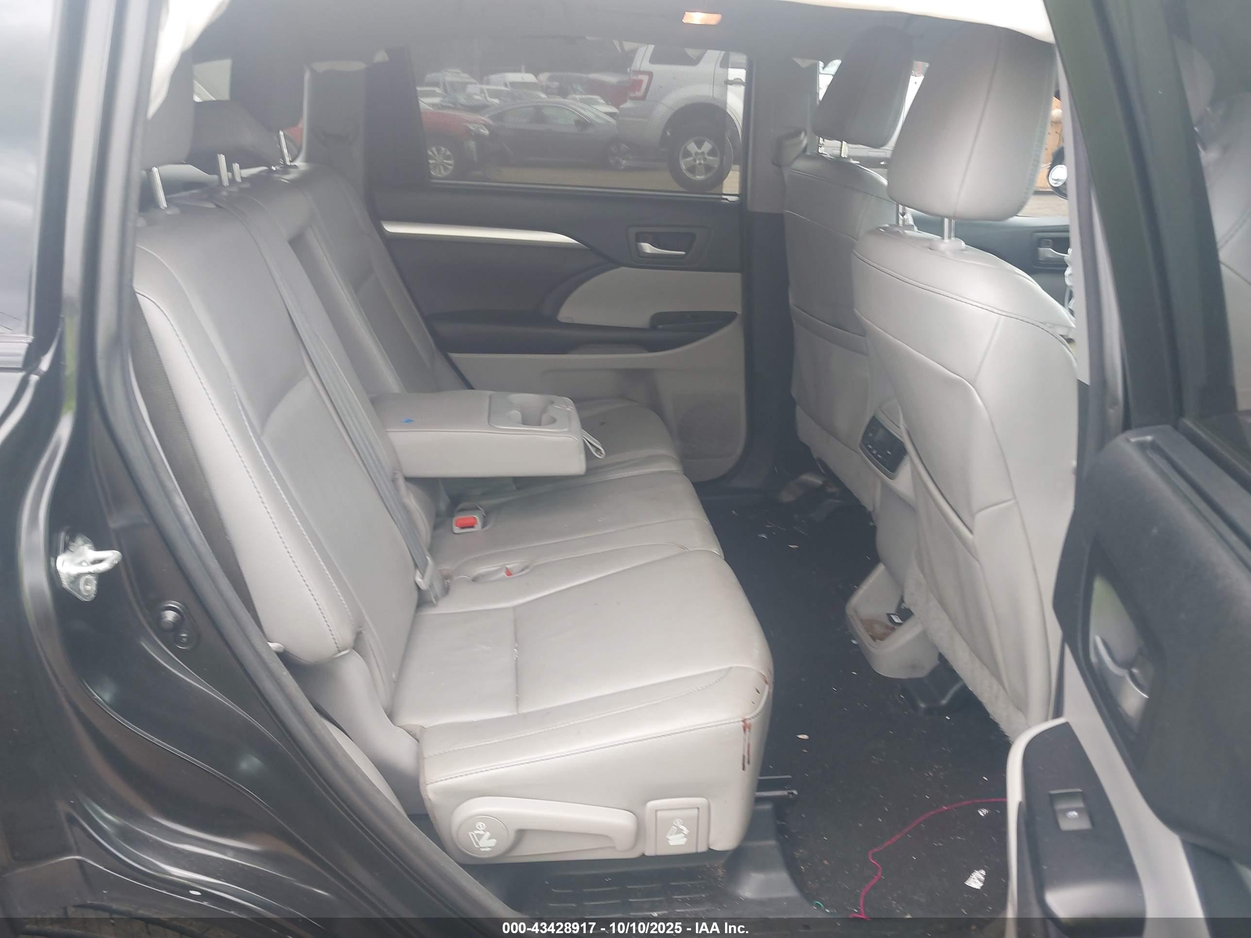 TOYOTA HIGHLANDER image 8