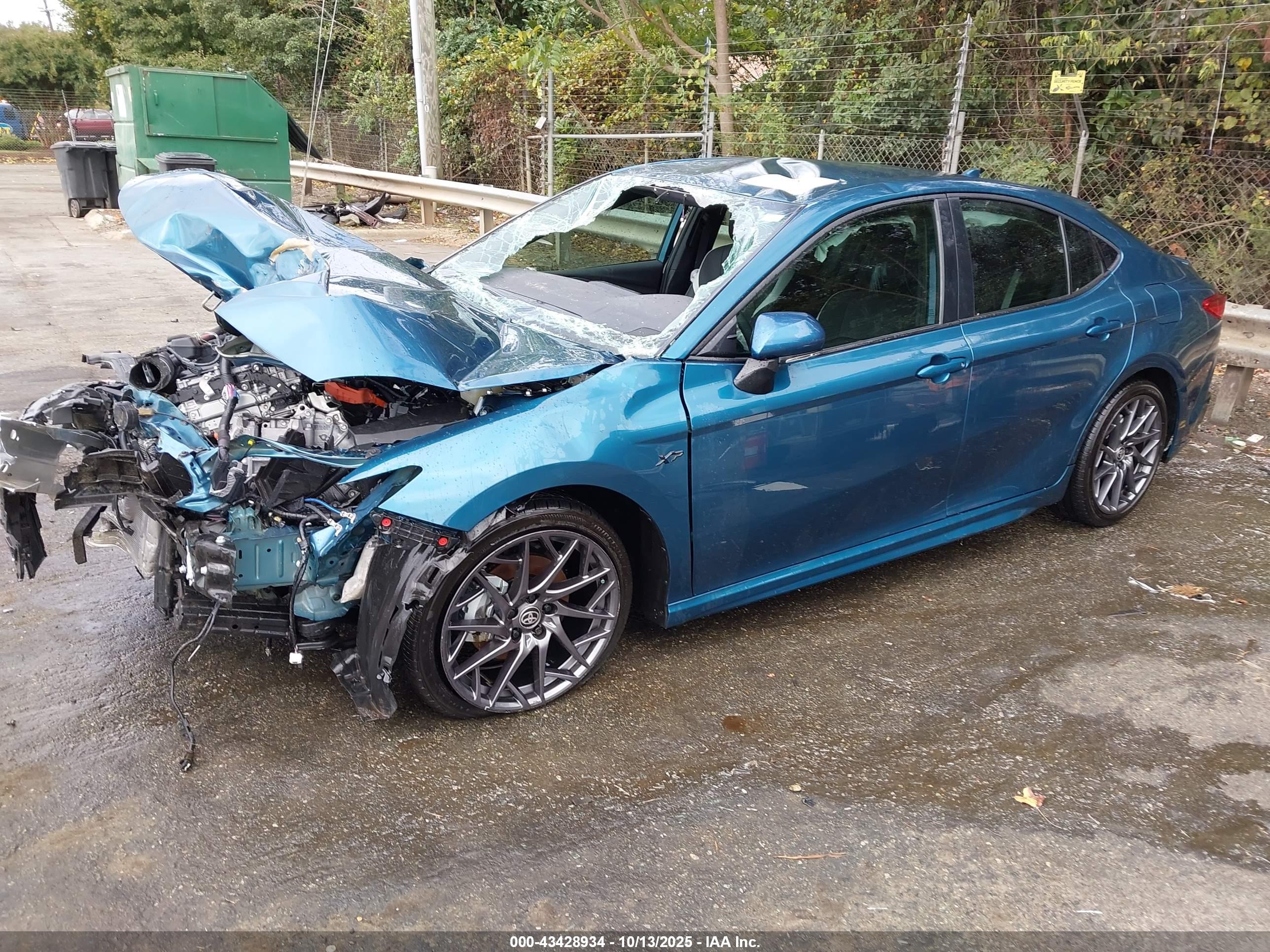 TOYOTA CAMRY image 2
