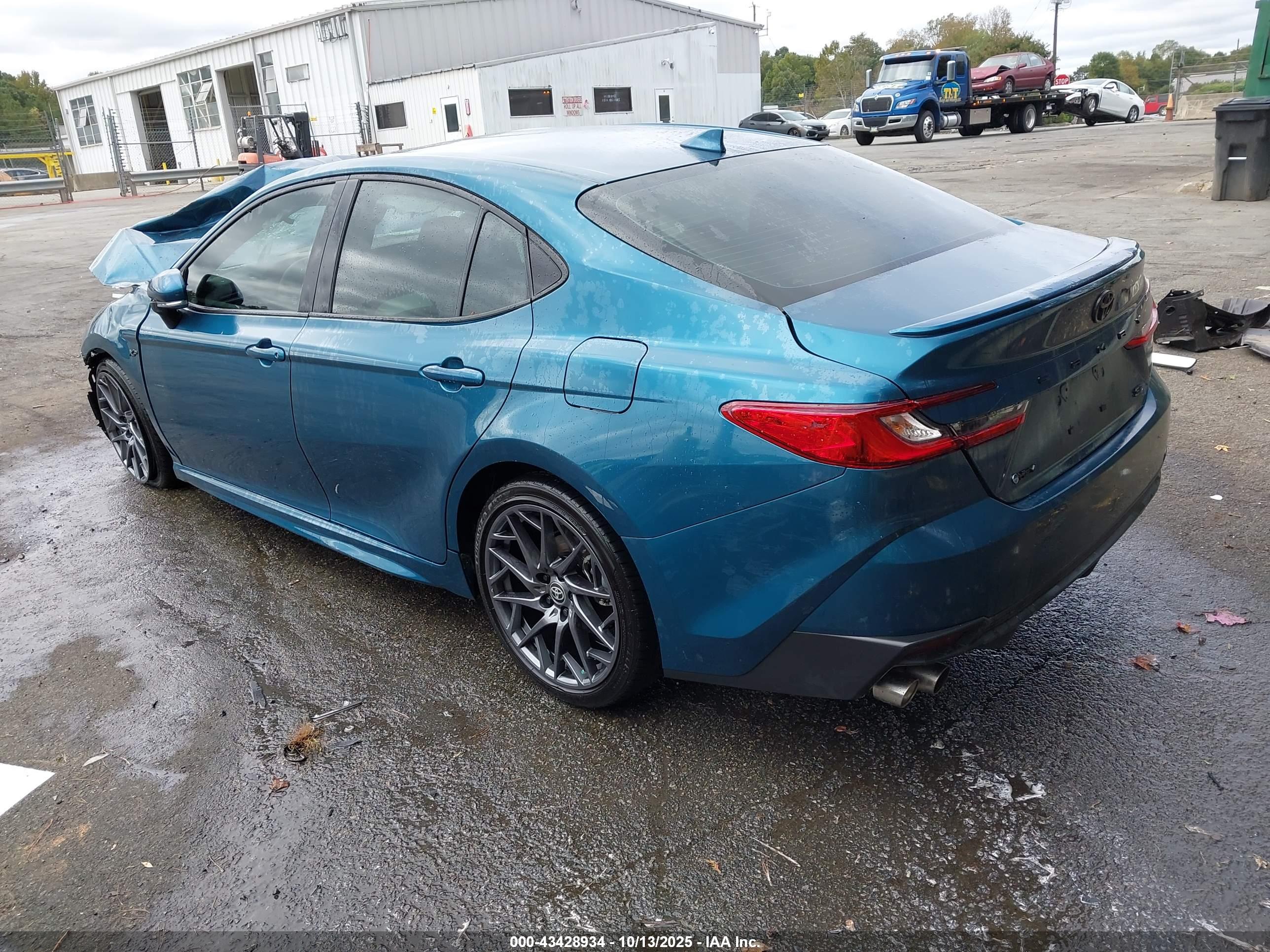 TOYOTA CAMRY image 3