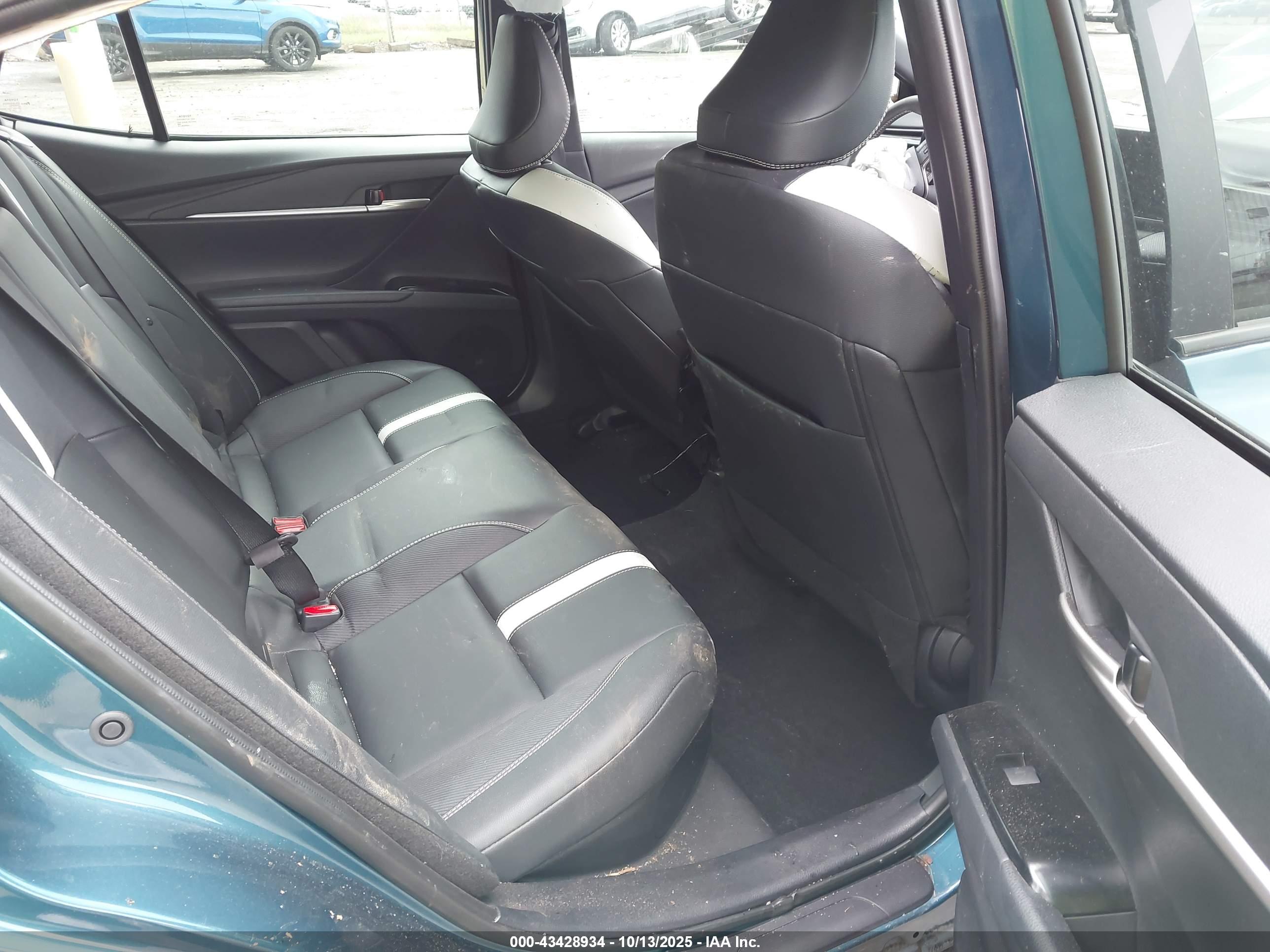 TOYOTA CAMRY image 8