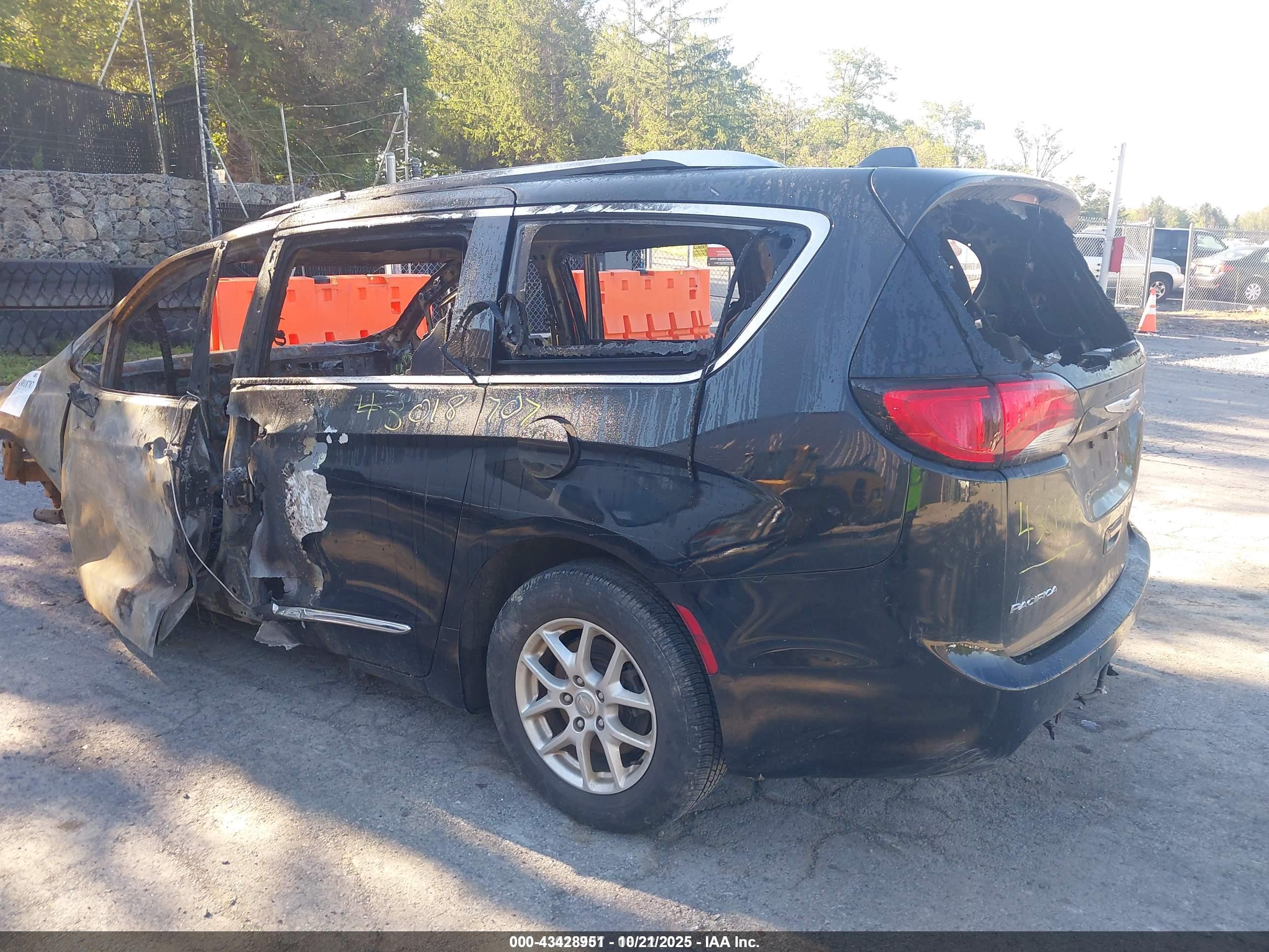 CHRYSLER PACIFICA image 3