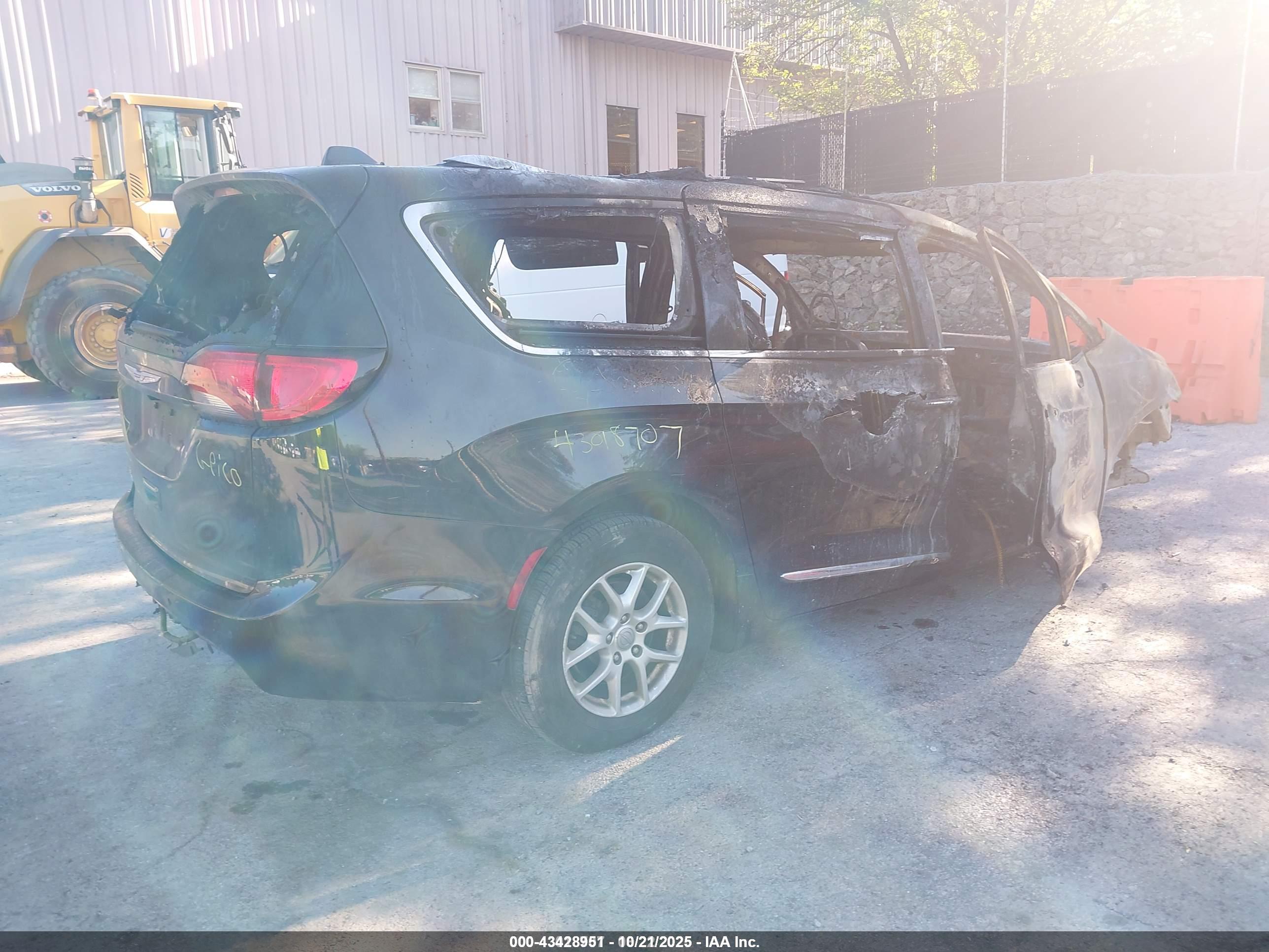 CHRYSLER PACIFICA image 4