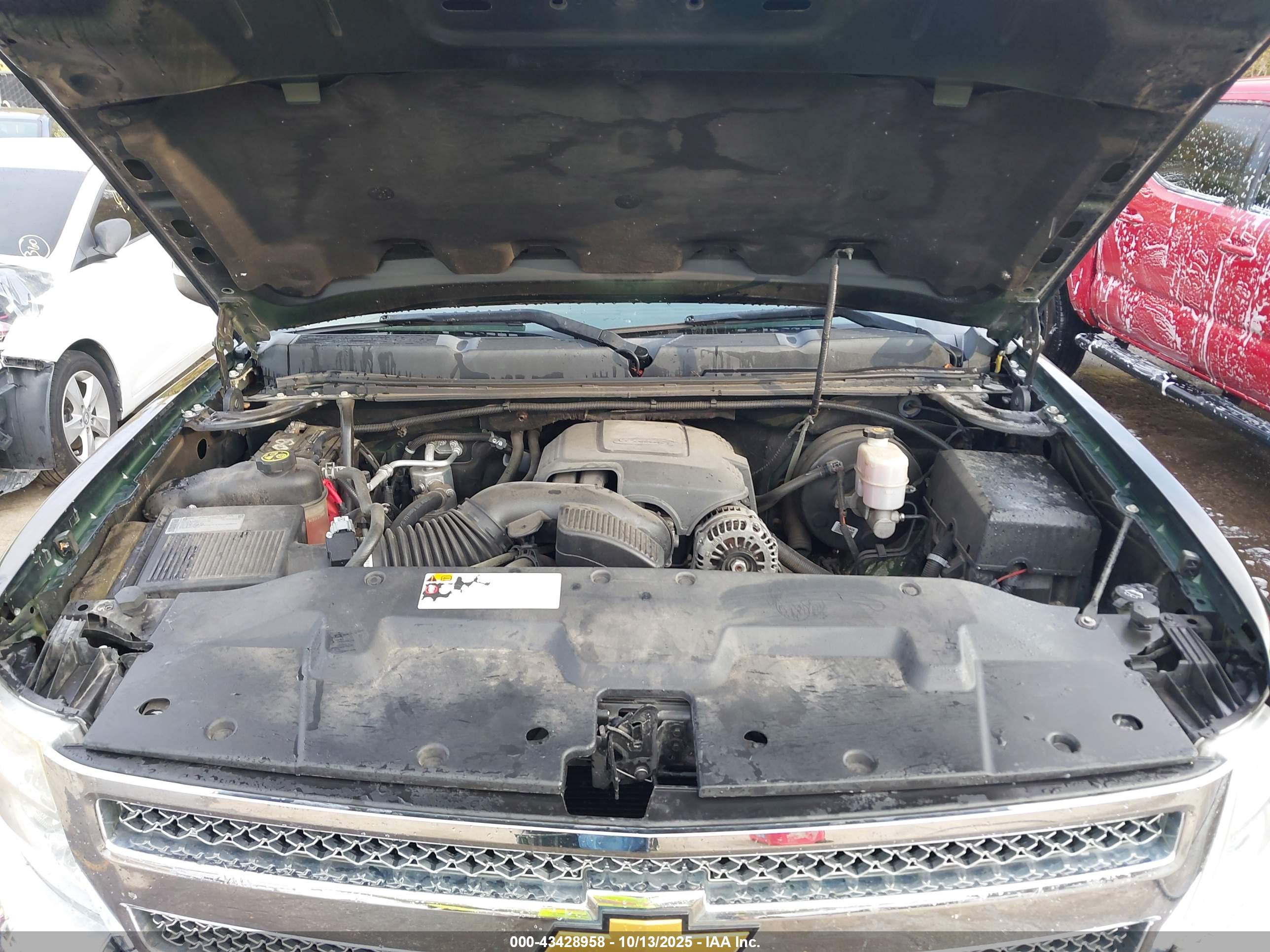 CHEVROLET SILVERADO image 10