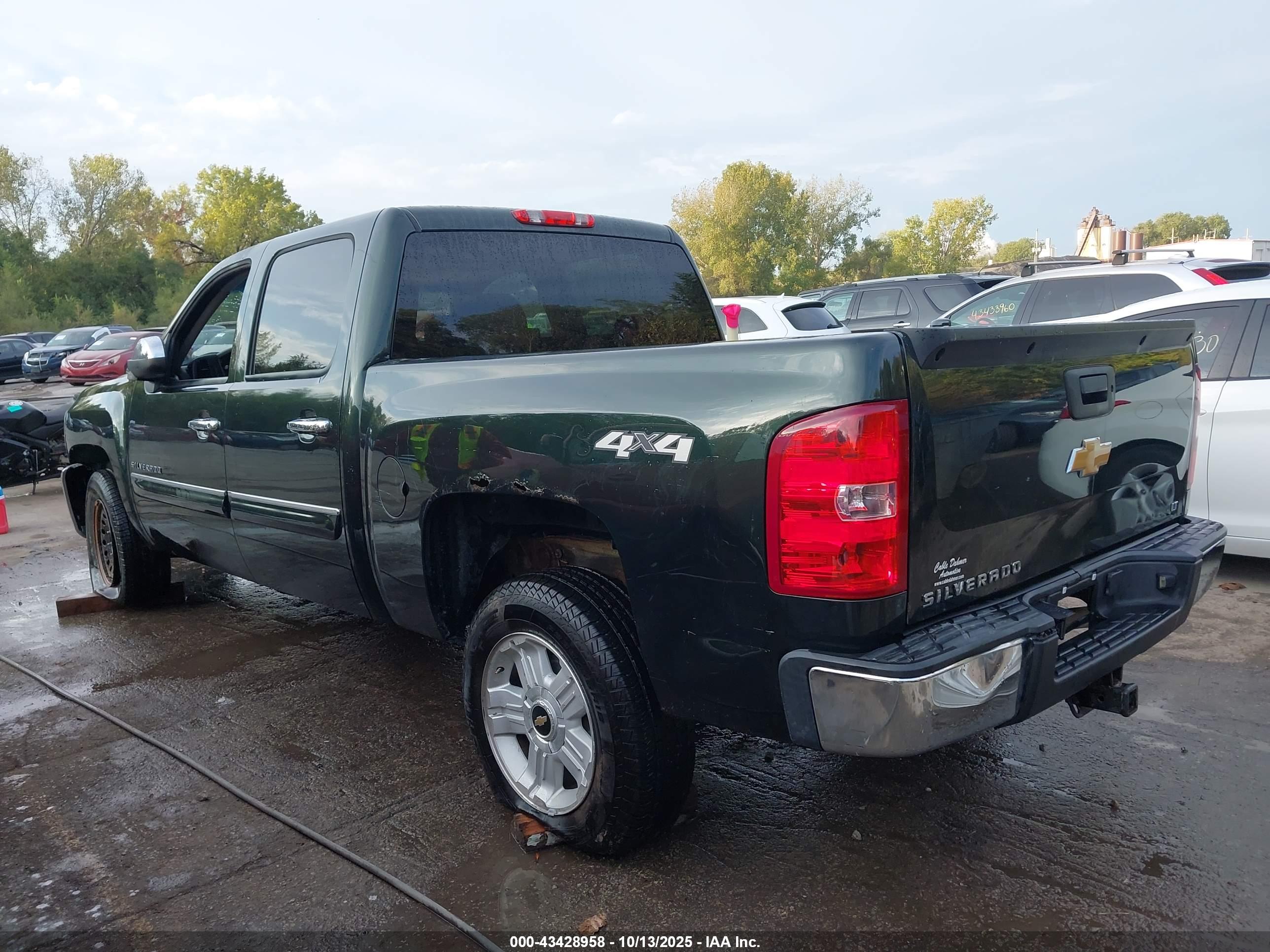 CHEVROLET SILVERADO image 3