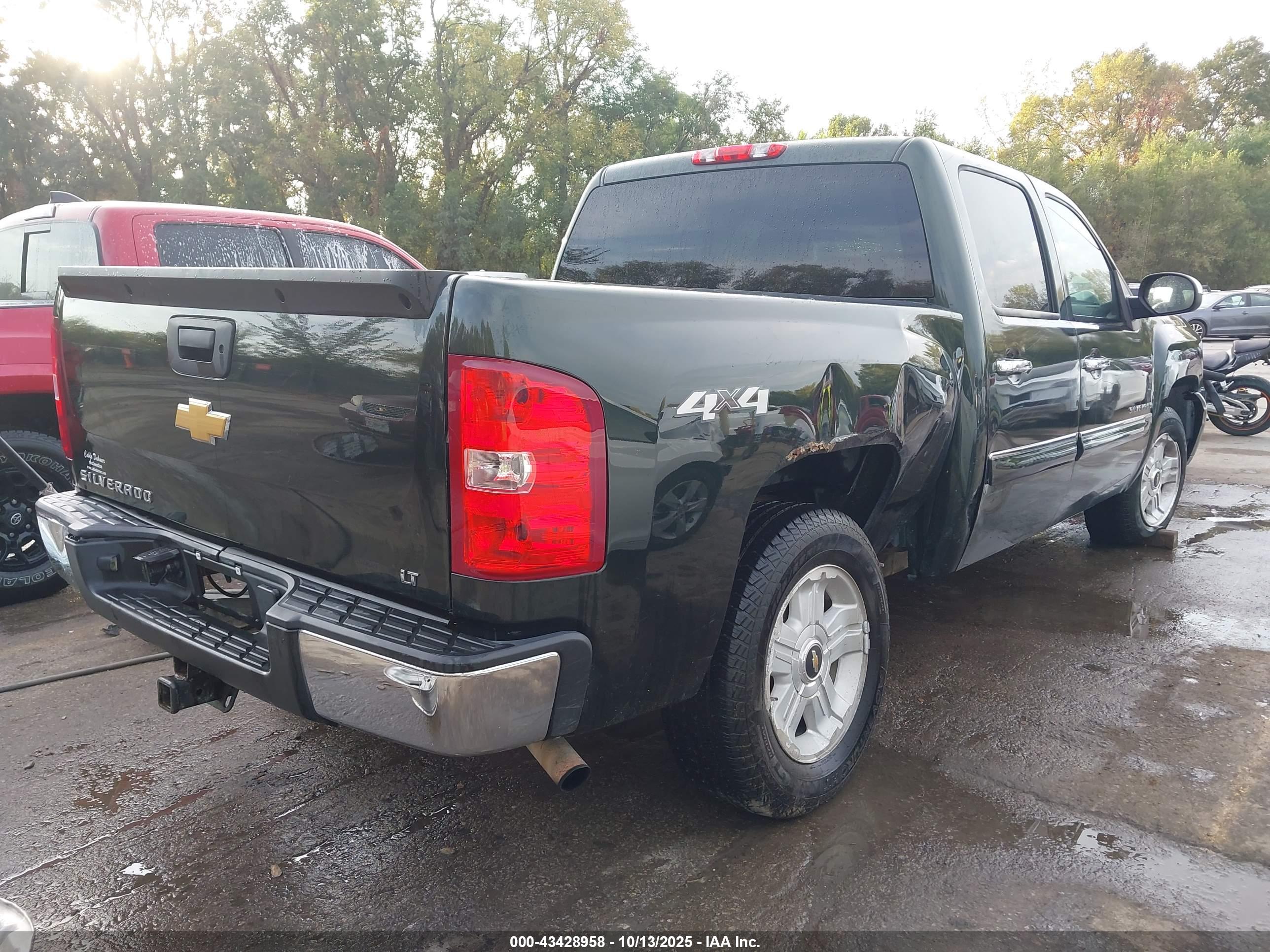 CHEVROLET SILVERADO image 4