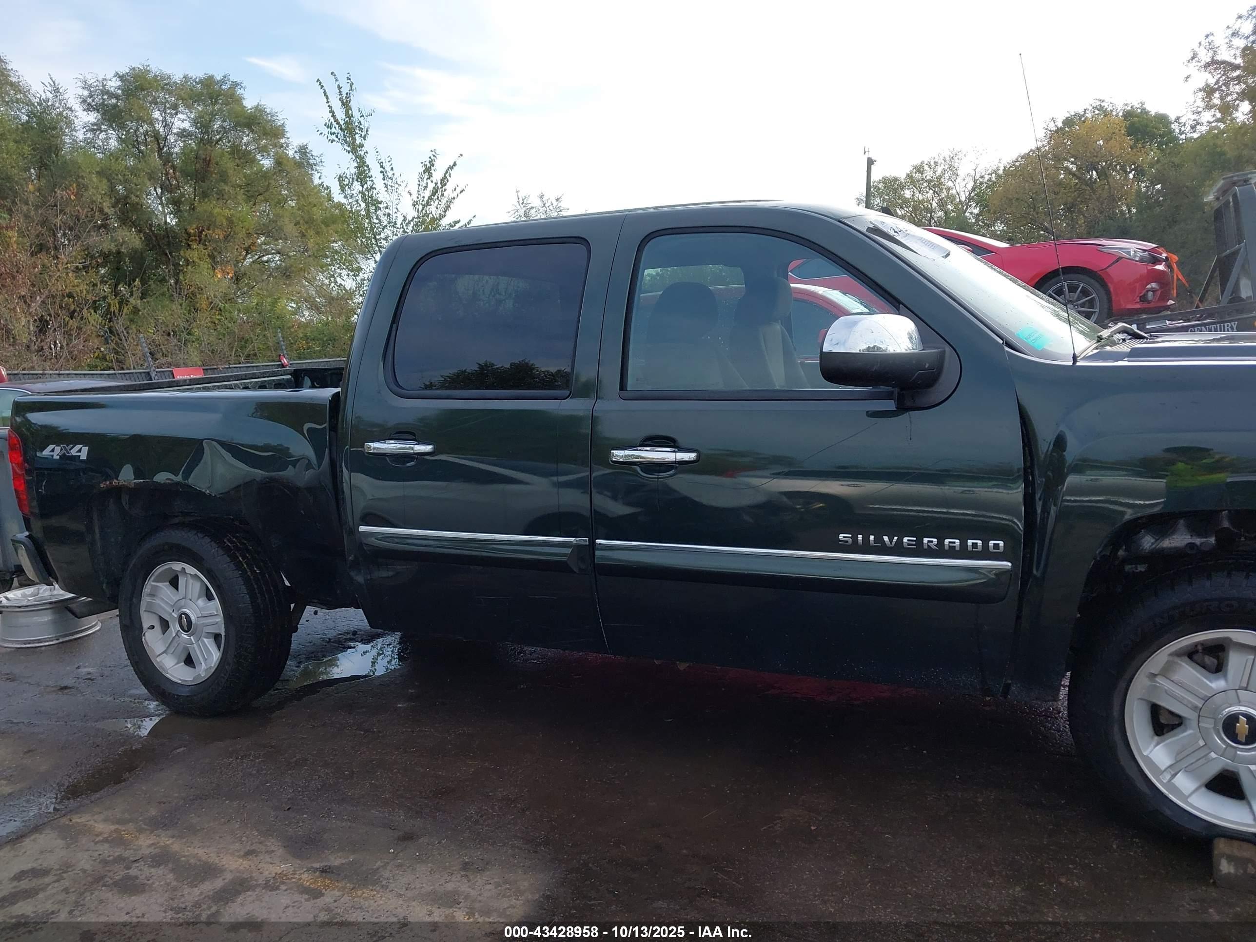 CHEVROLET SILVERADO image 6