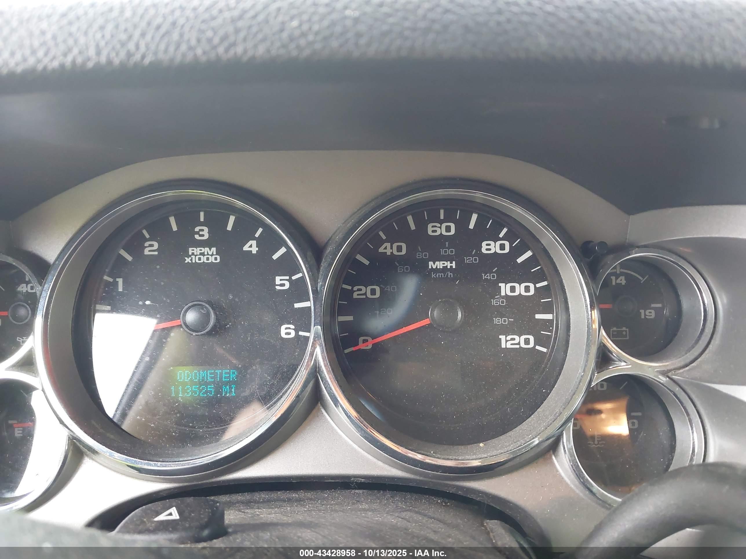 CHEVROLET SILVERADO image 7