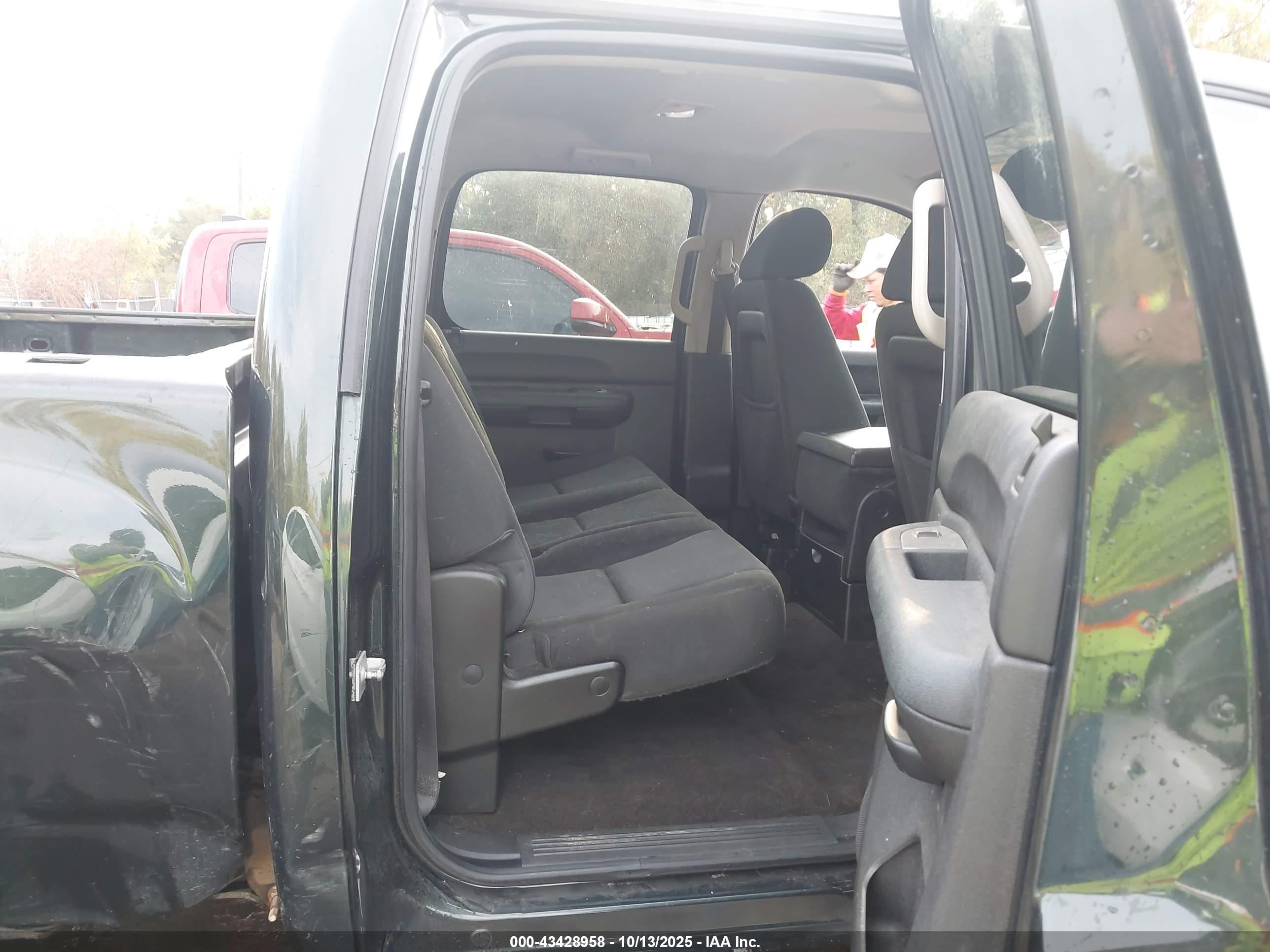 CHEVROLET SILVERADO image 8