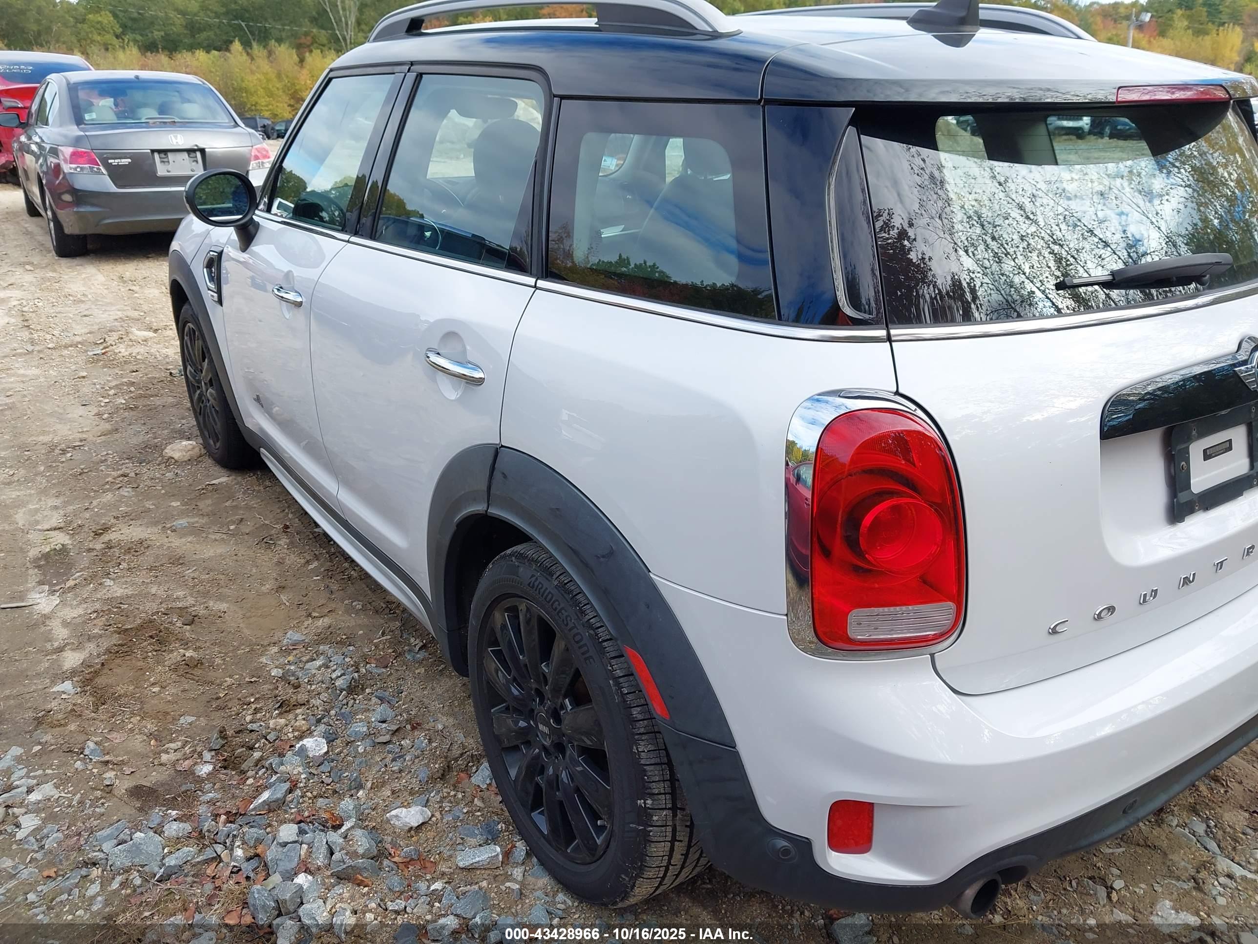 MINI COUNTRYMAN image 3