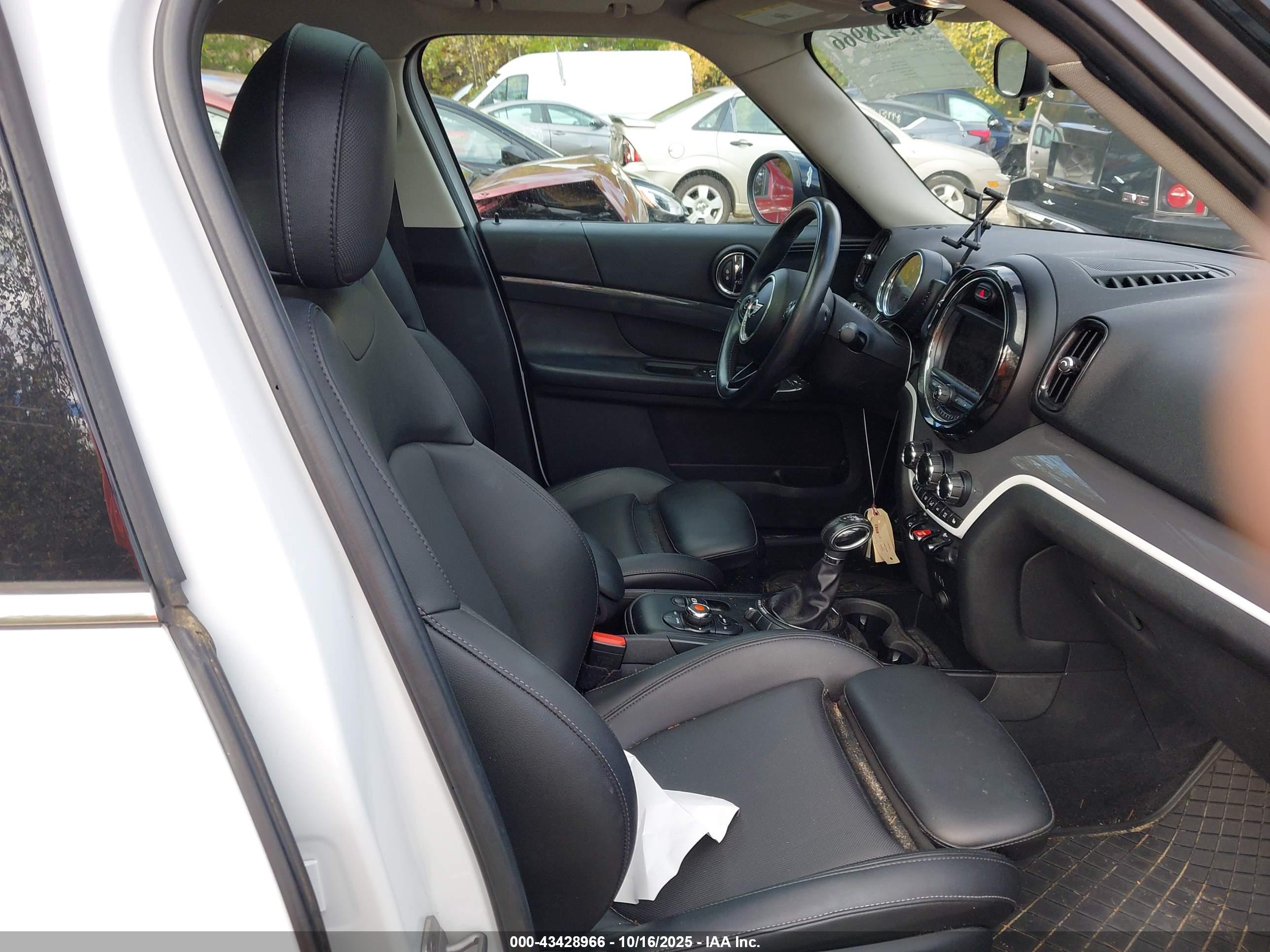 MINI COUNTRYMAN image 5
