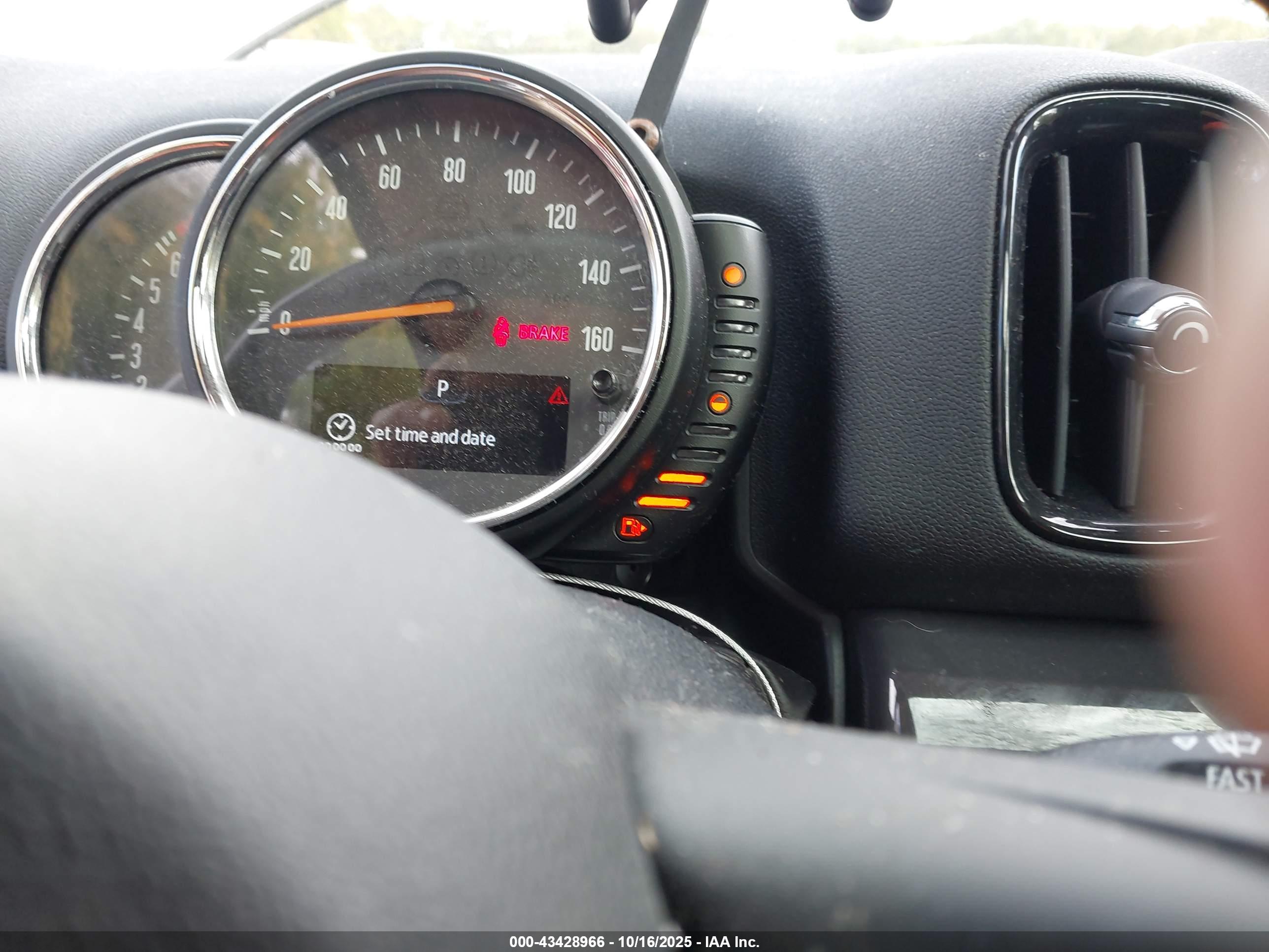 MINI COUNTRYMAN image 7