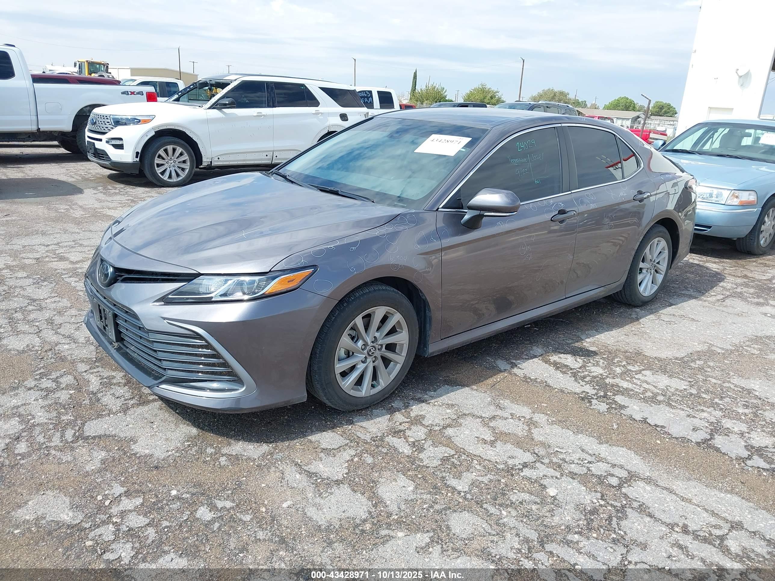 TOYOTA CAMRY image 2