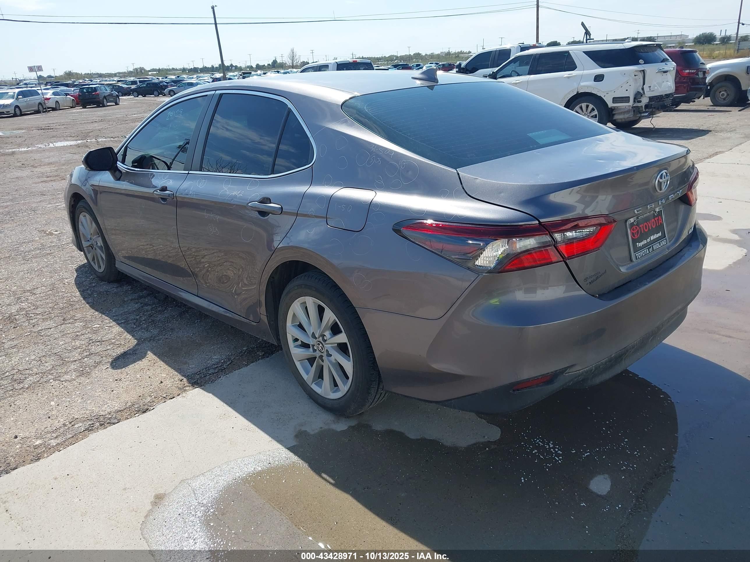 TOYOTA CAMRY image 3