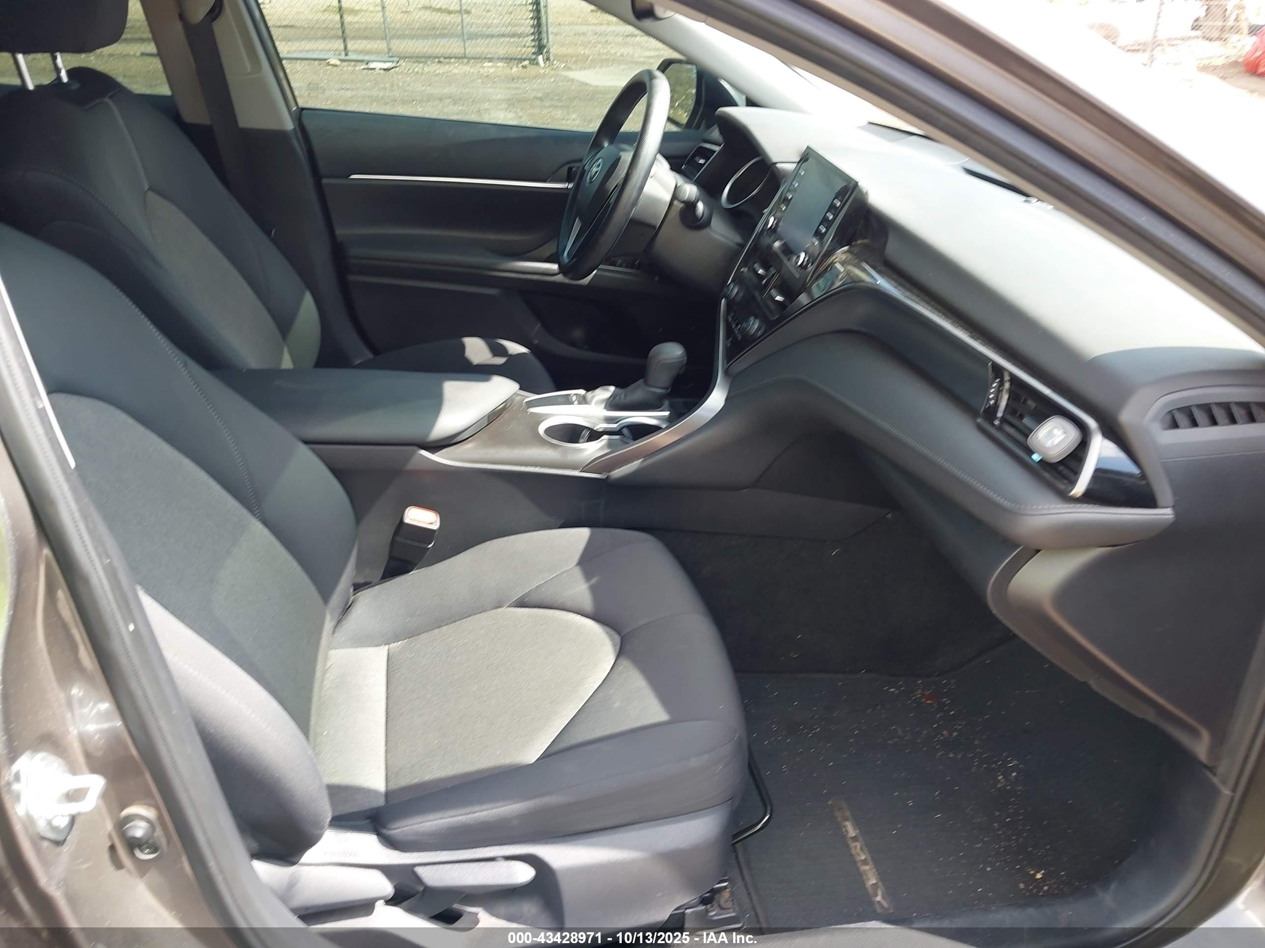 TOYOTA CAMRY image 5