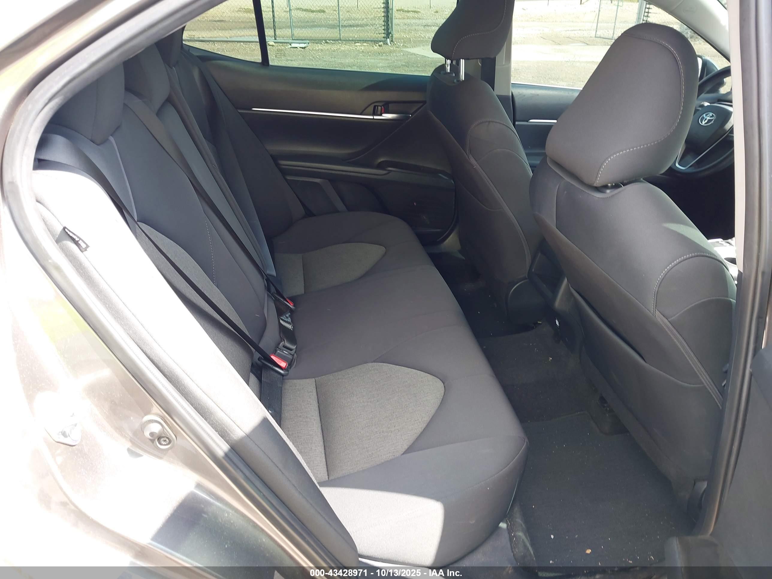 TOYOTA CAMRY image 8