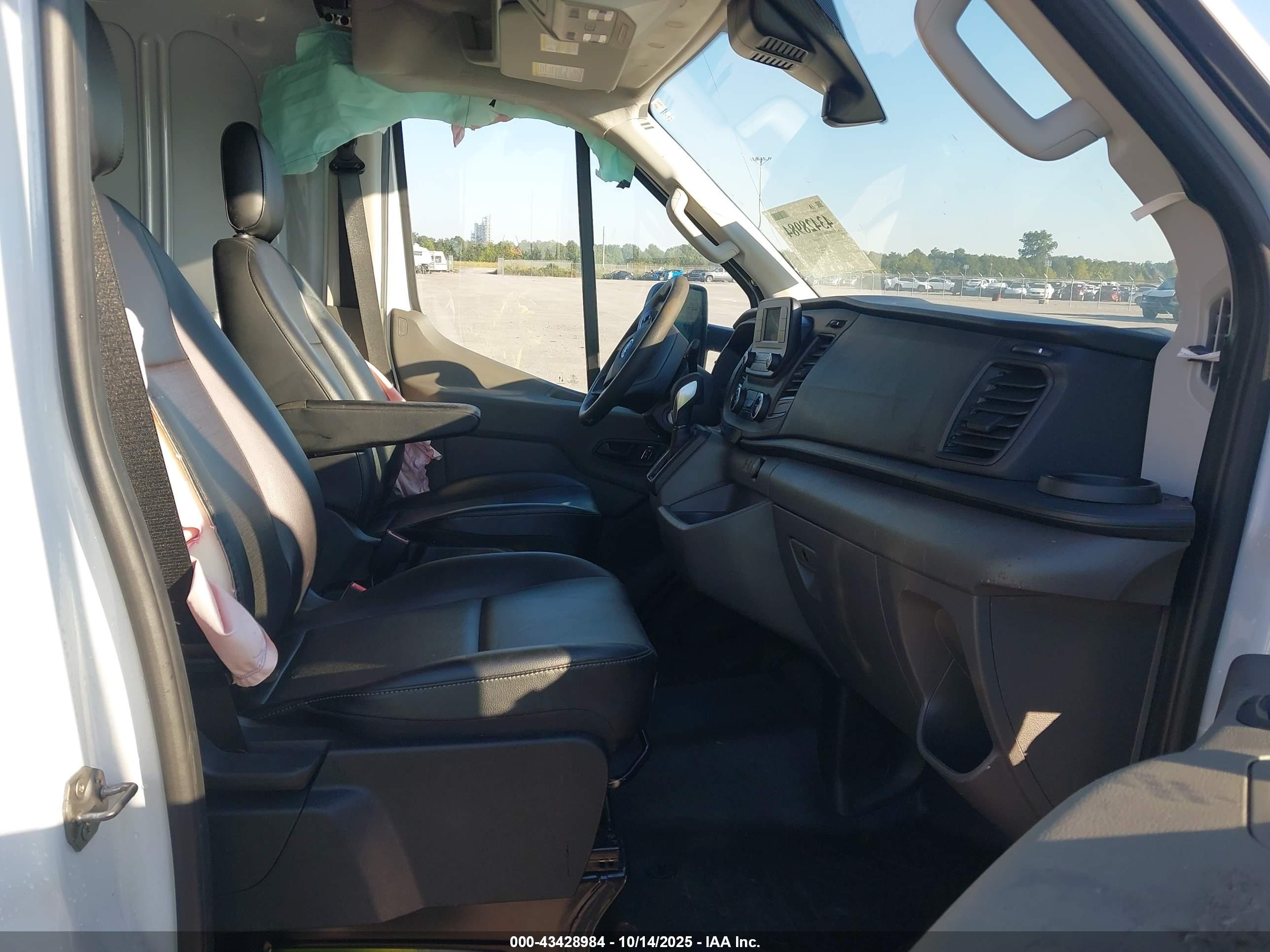 FORD TRANSIT-250 image 5