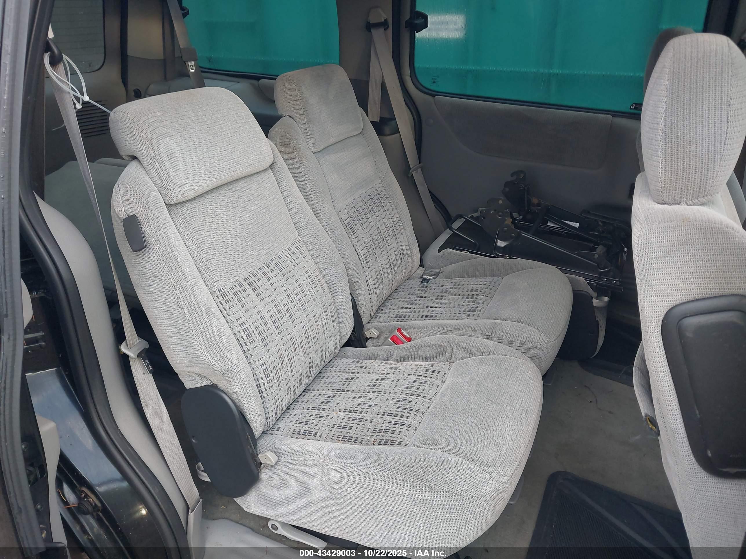 CHEVROLET VENTURE image 8
