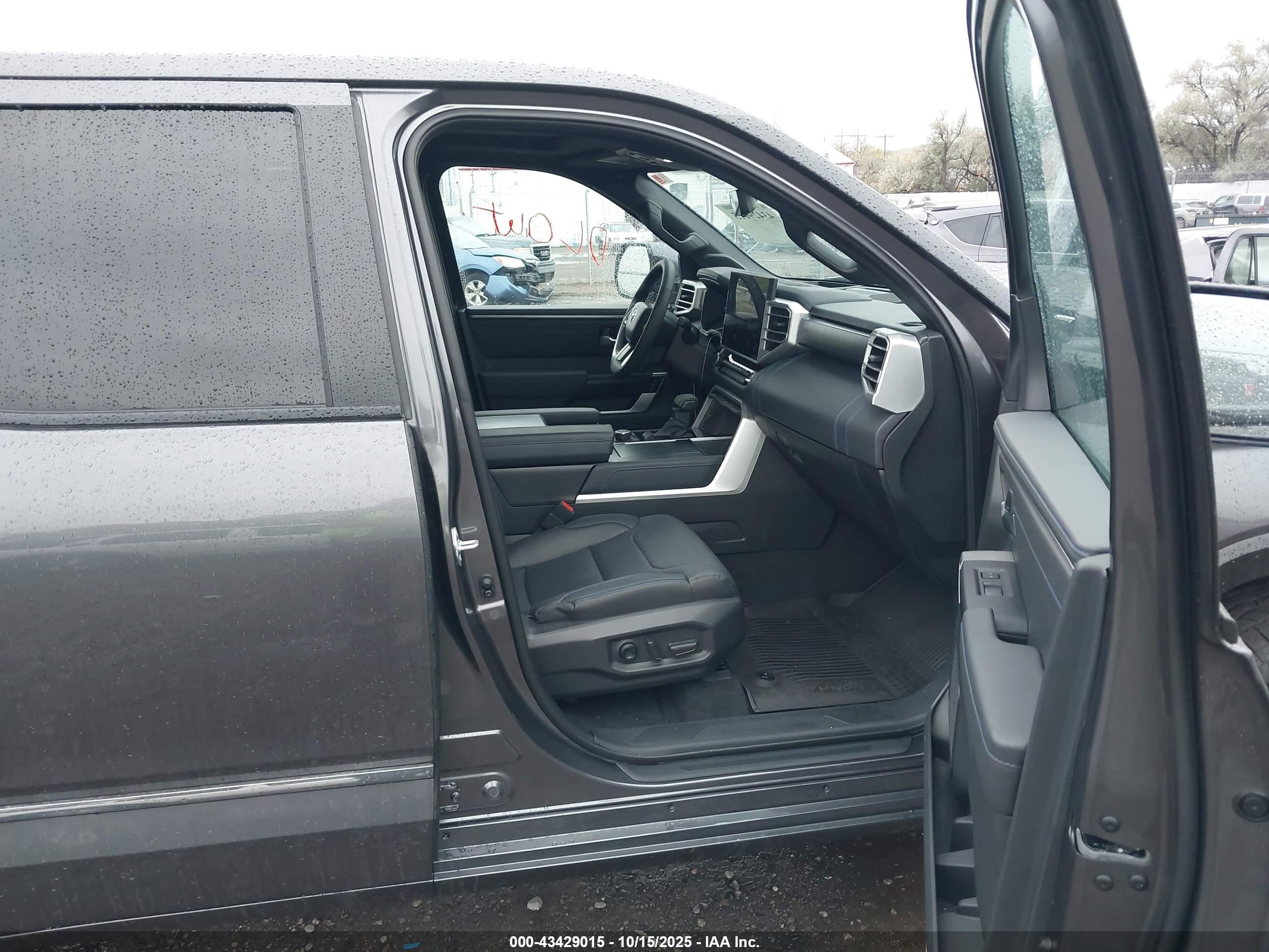 TOYOTA TUNDRA image 5