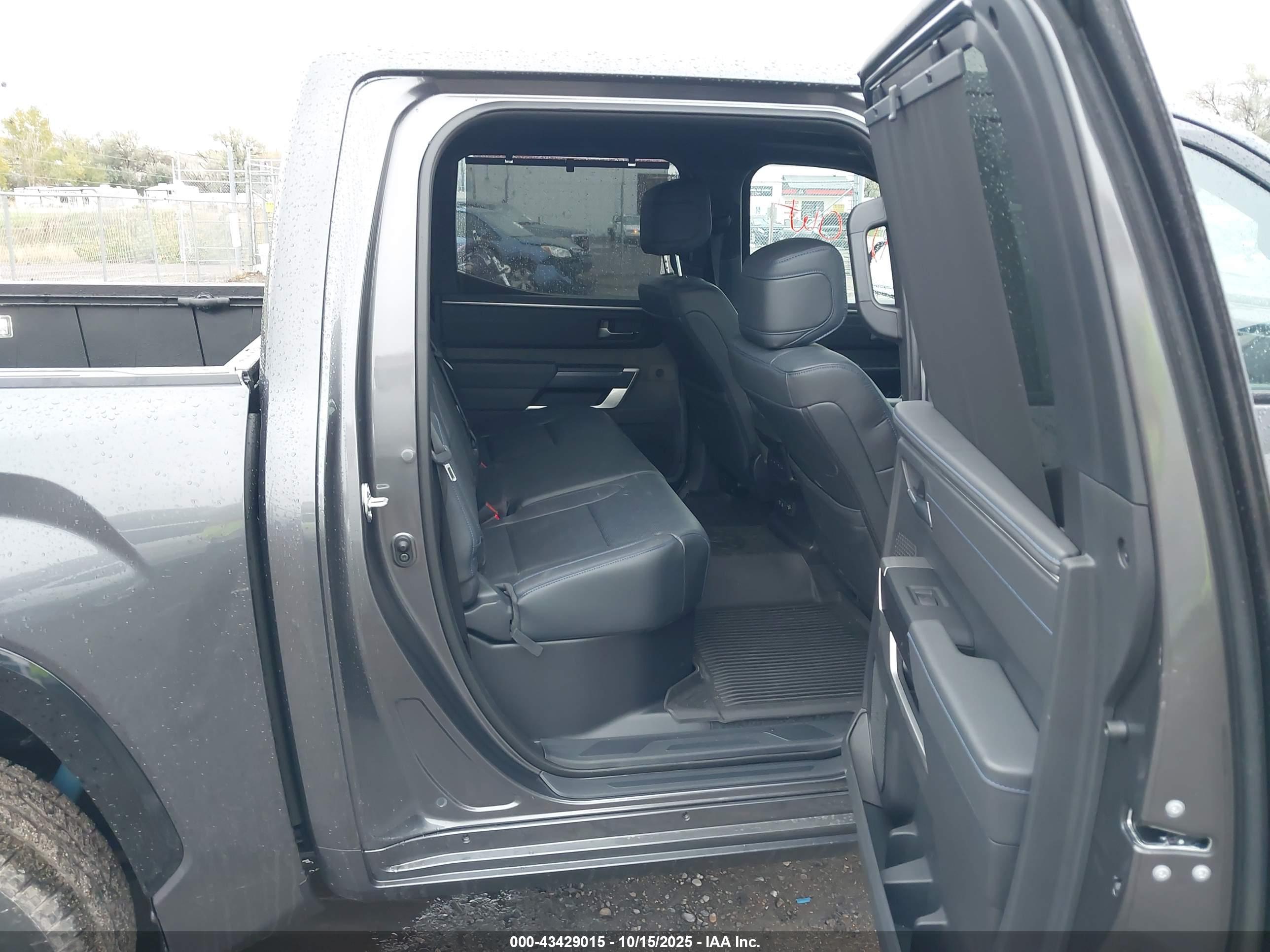TOYOTA TUNDRA image 8