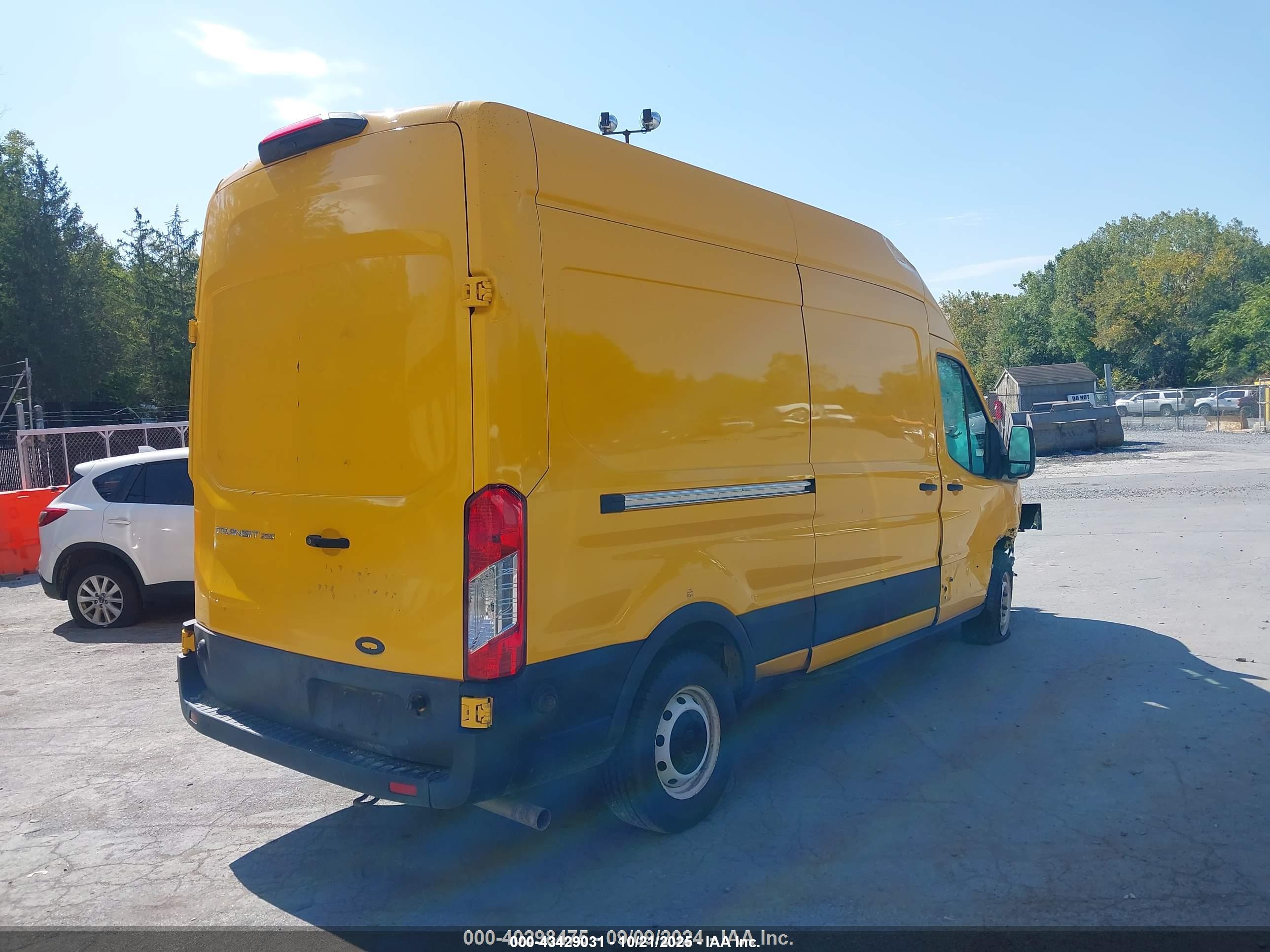 FORD TRANSIT-250 image 4