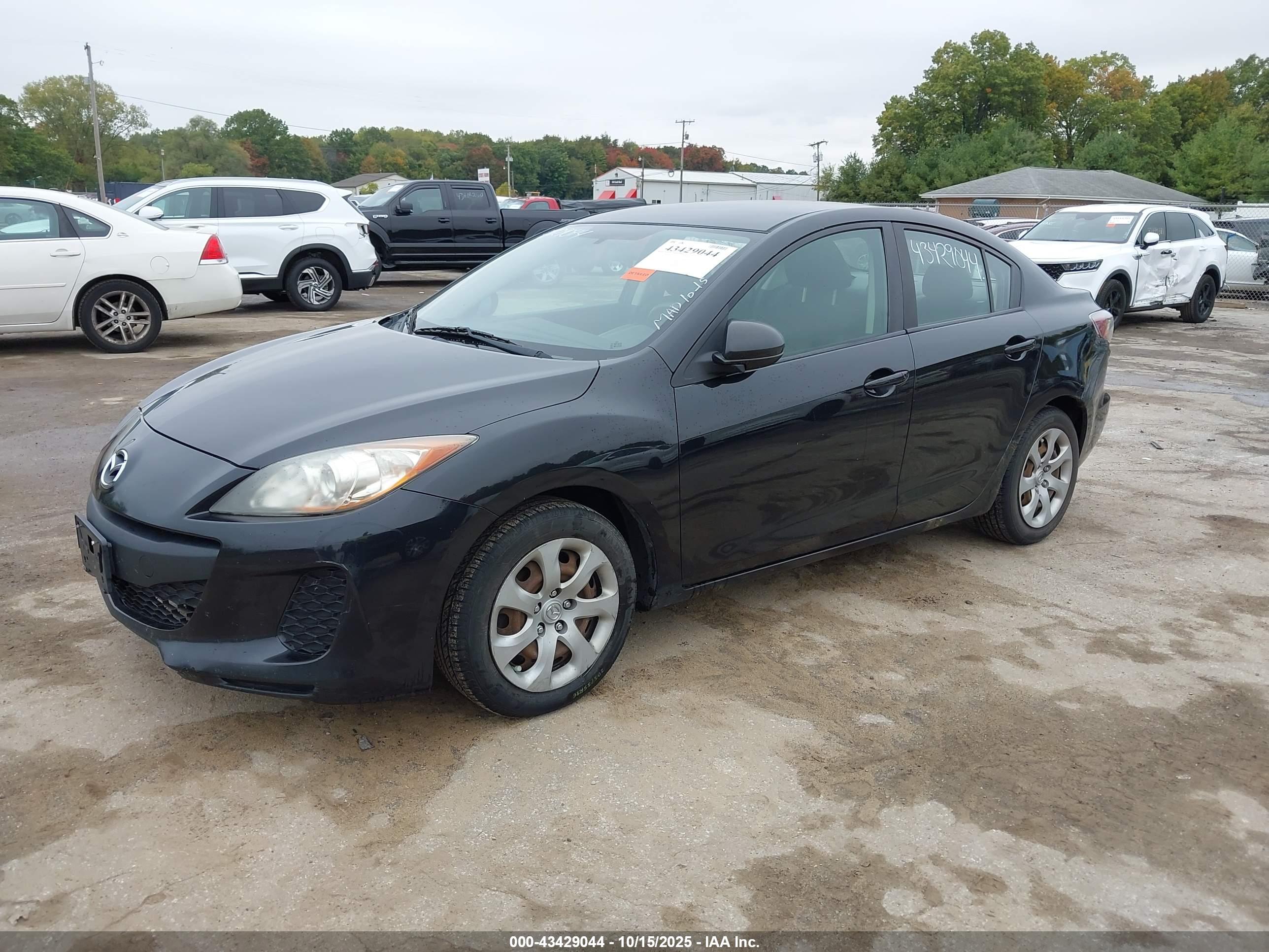 MAZDA MAZDA3 image 2