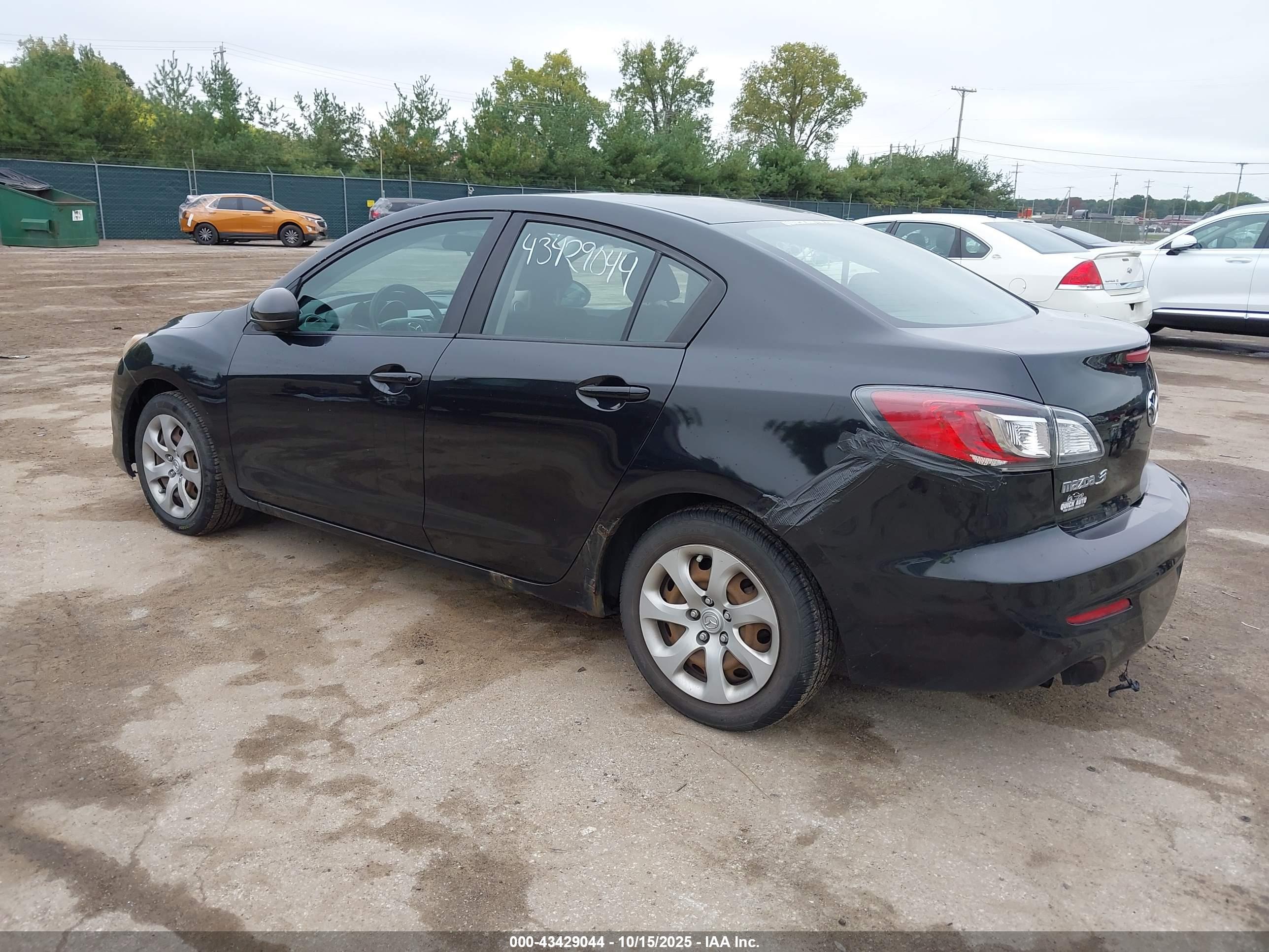 MAZDA MAZDA3 image 3