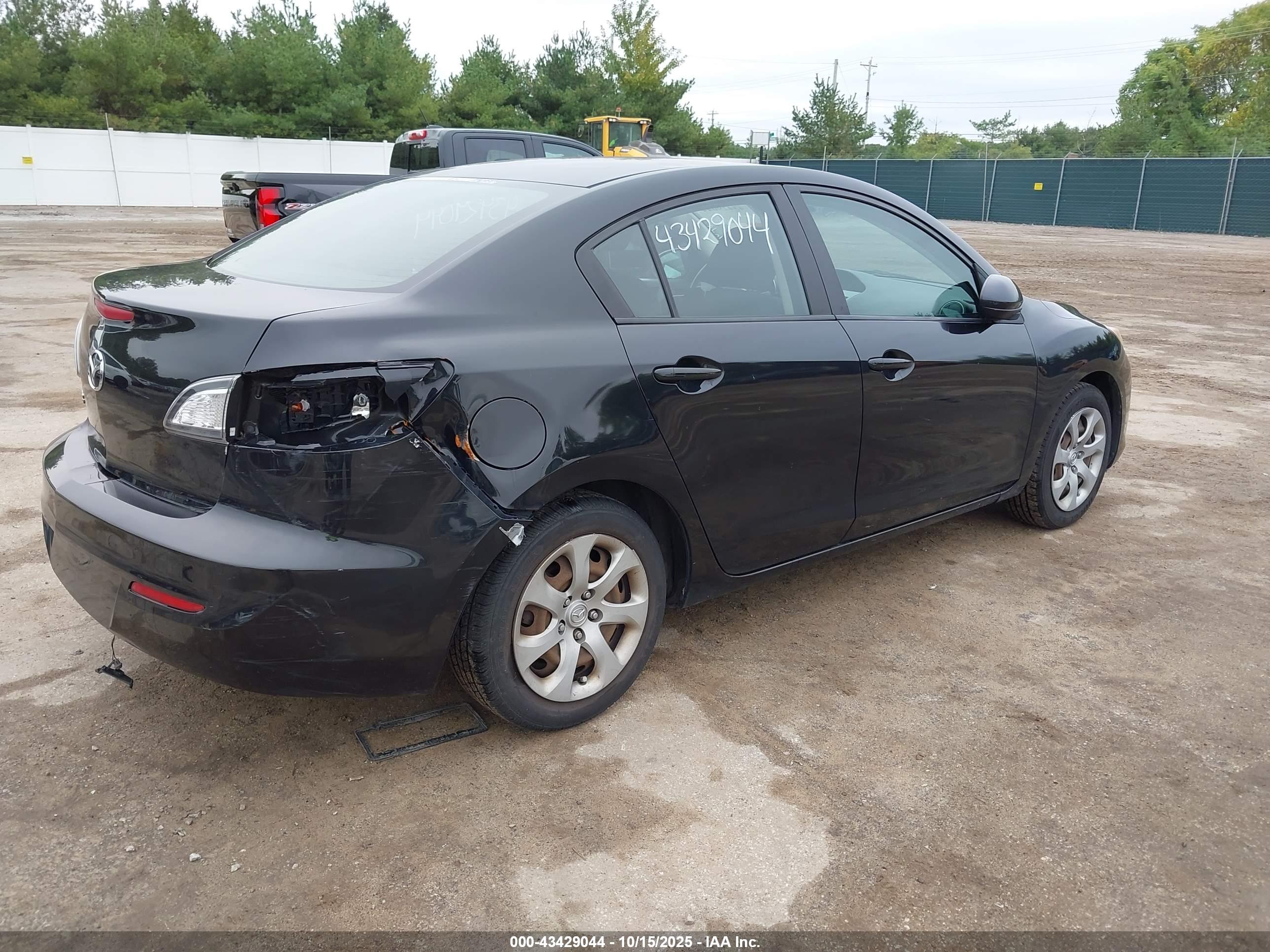 MAZDA MAZDA3 image 4