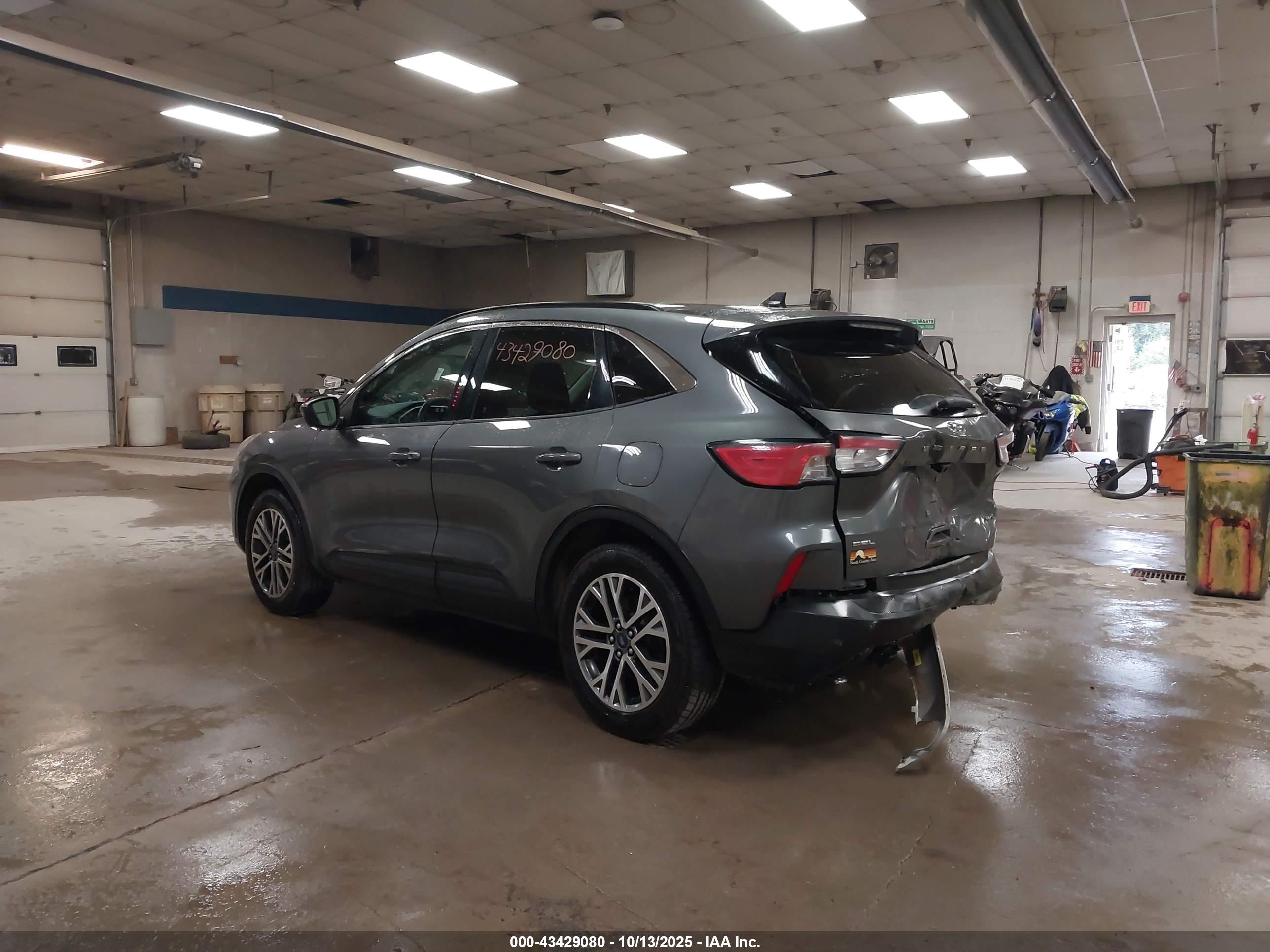 FORD ESCAPE image 3