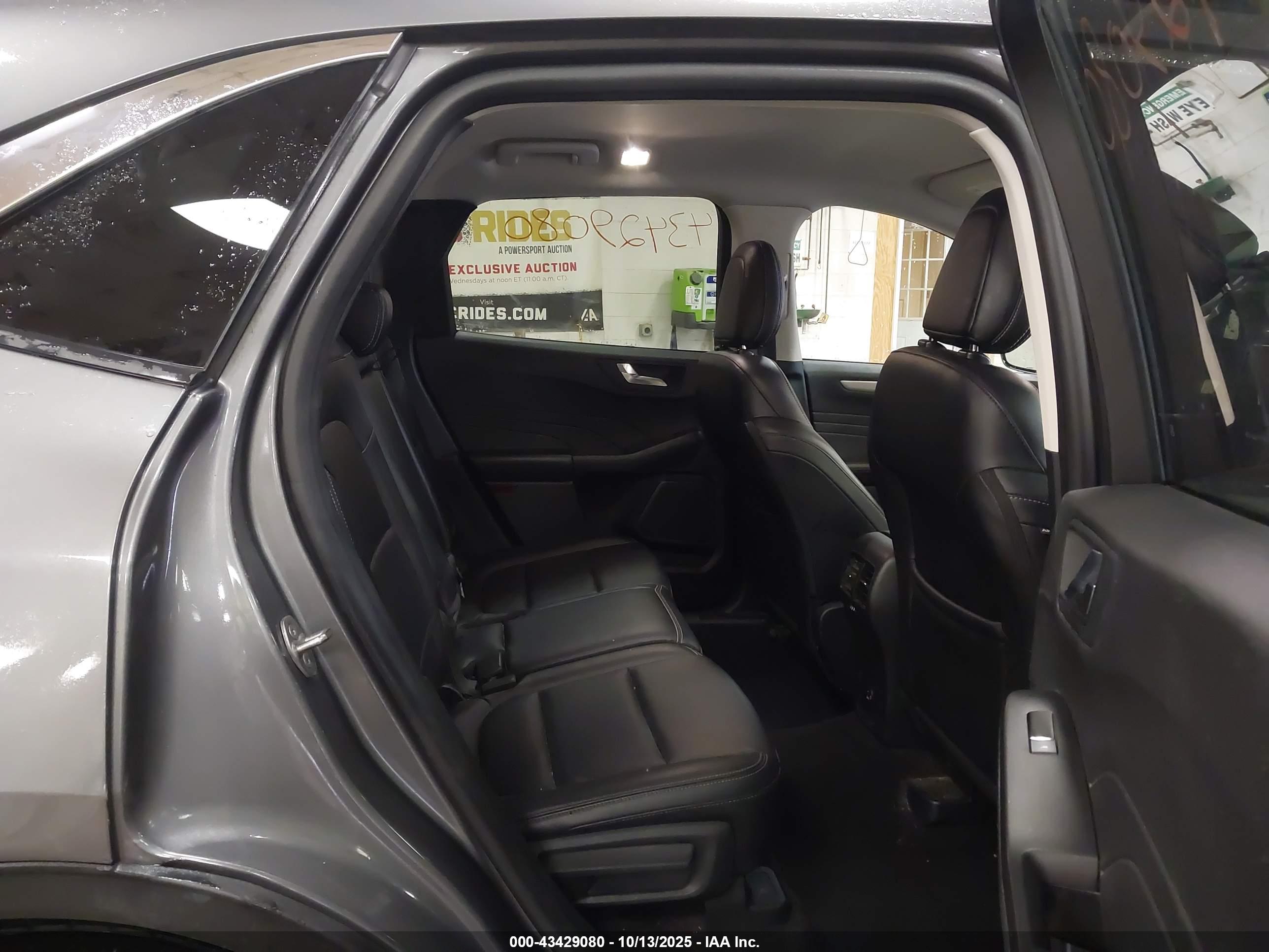 FORD ESCAPE image 8