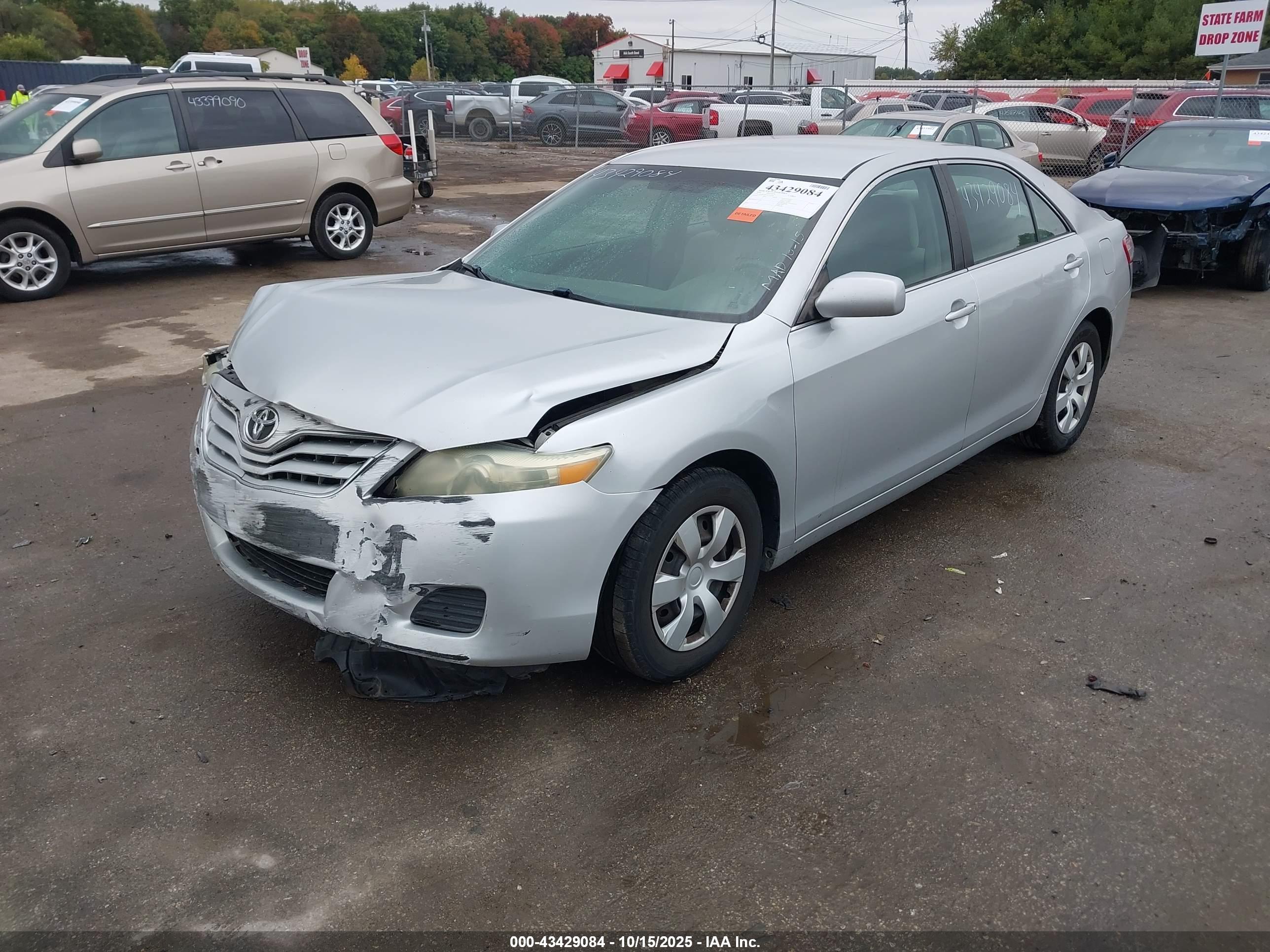 TOYOTA CAMRY image 2