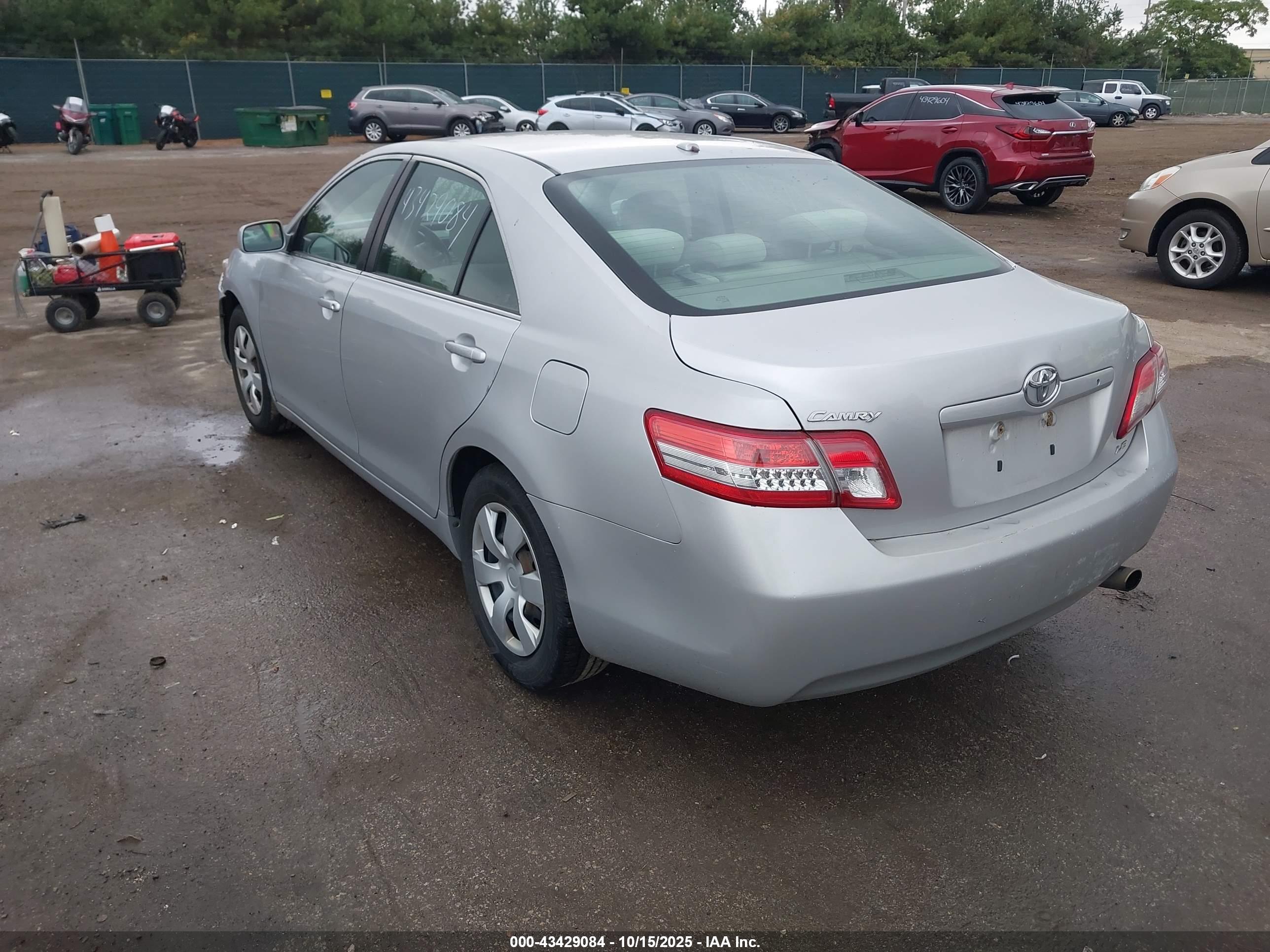 TOYOTA CAMRY image 3