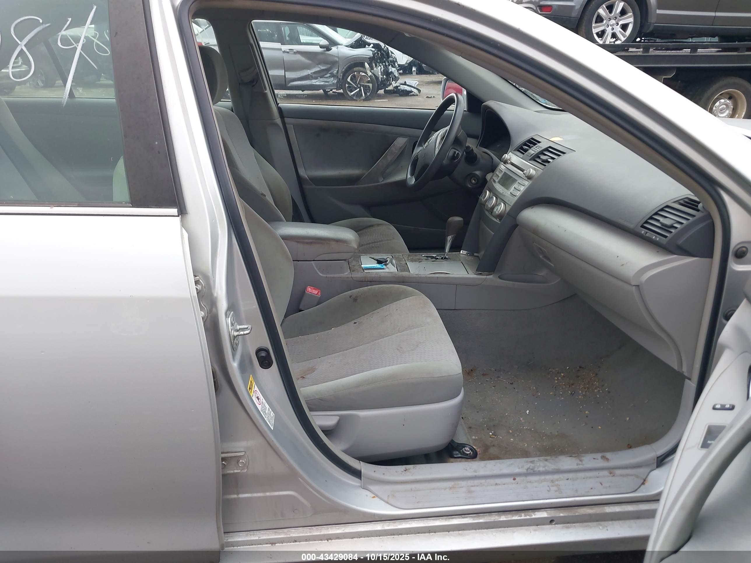 TOYOTA CAMRY image 5