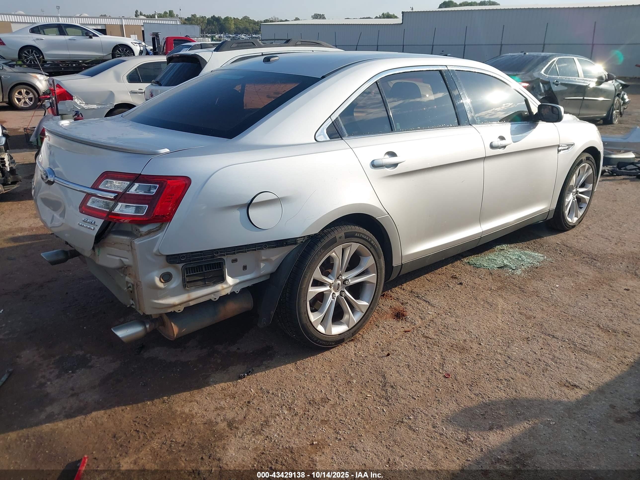FORD TAURUS image 4