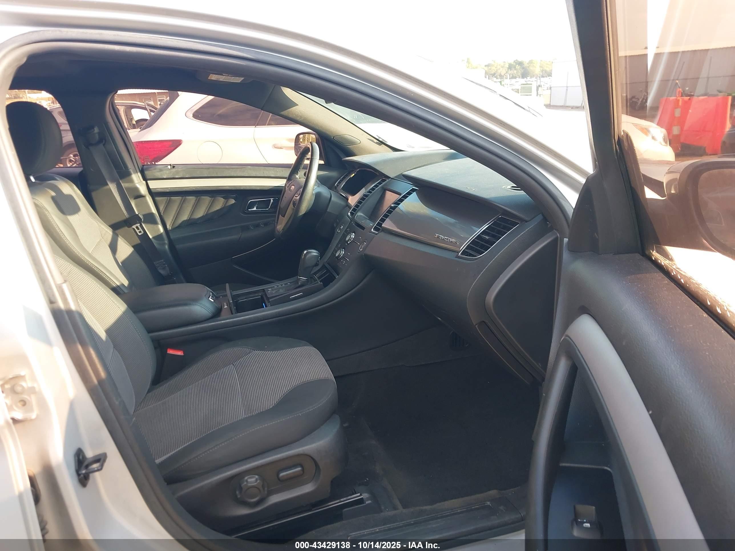 FORD TAURUS image 5
