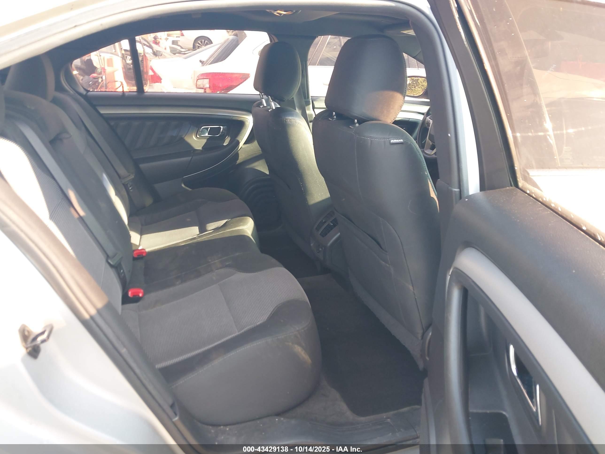 FORD TAURUS image 8