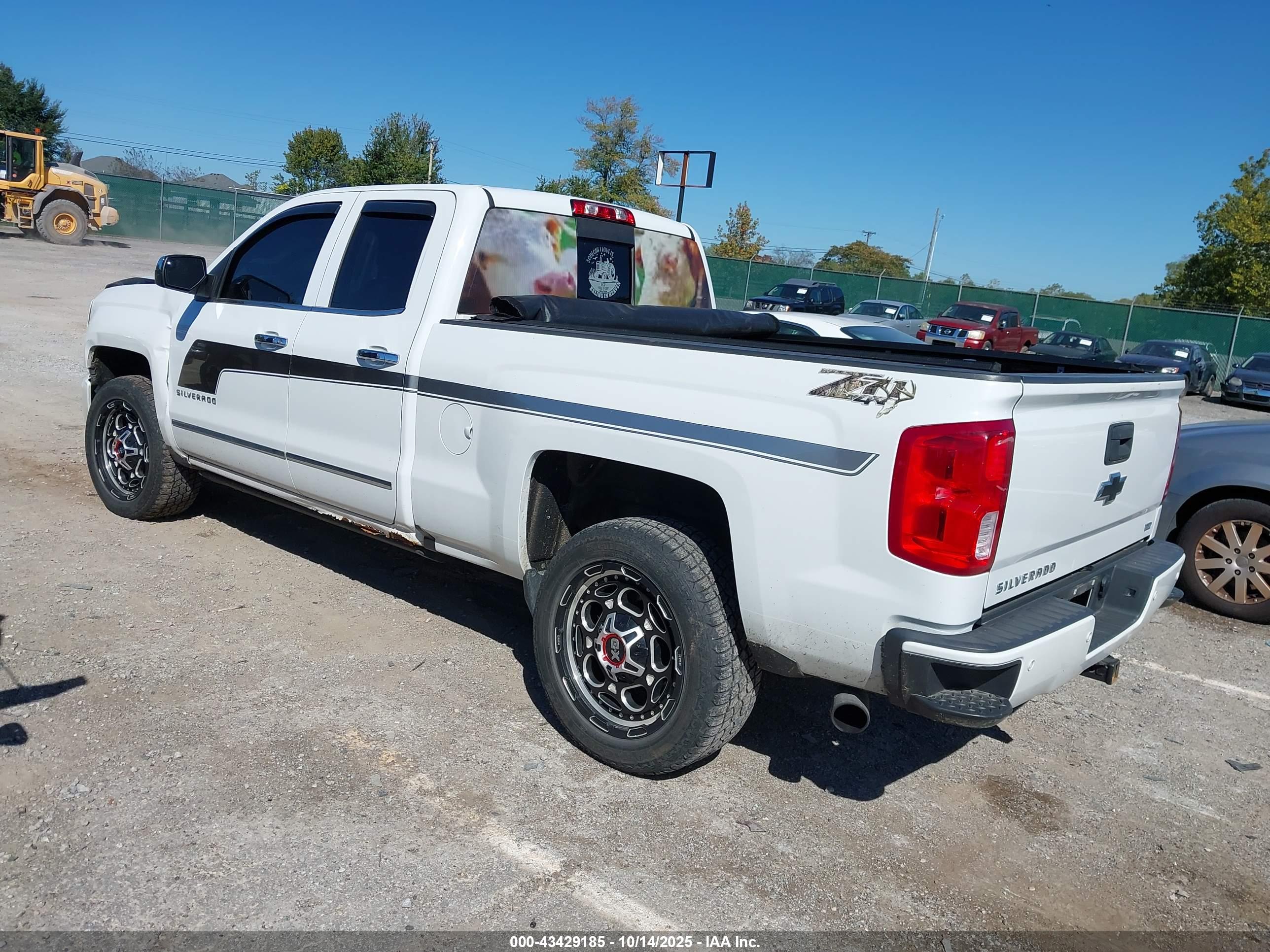 CHEVROLET SILVERADO image 3