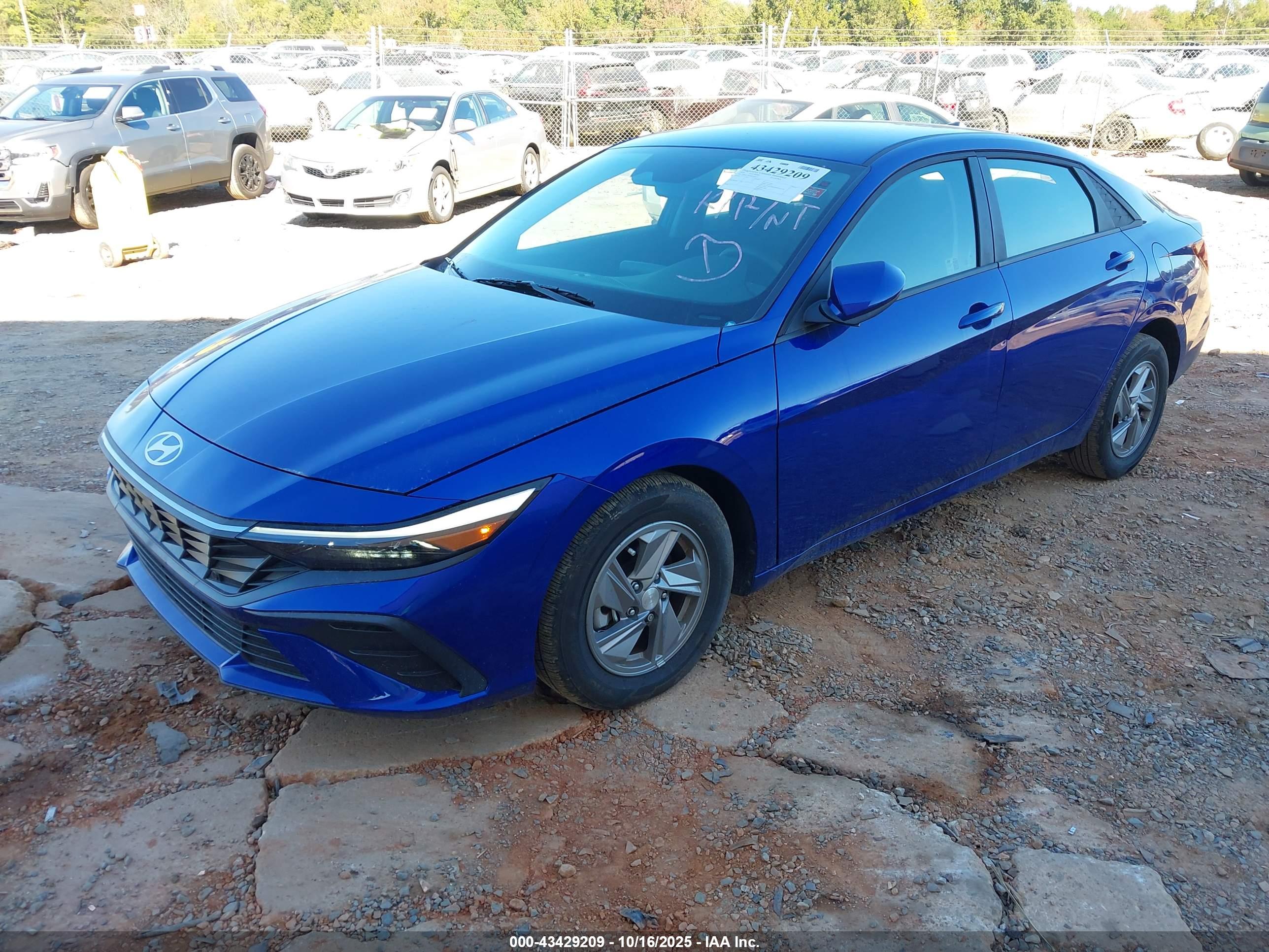 HYUNDAI ELANTRA image 2