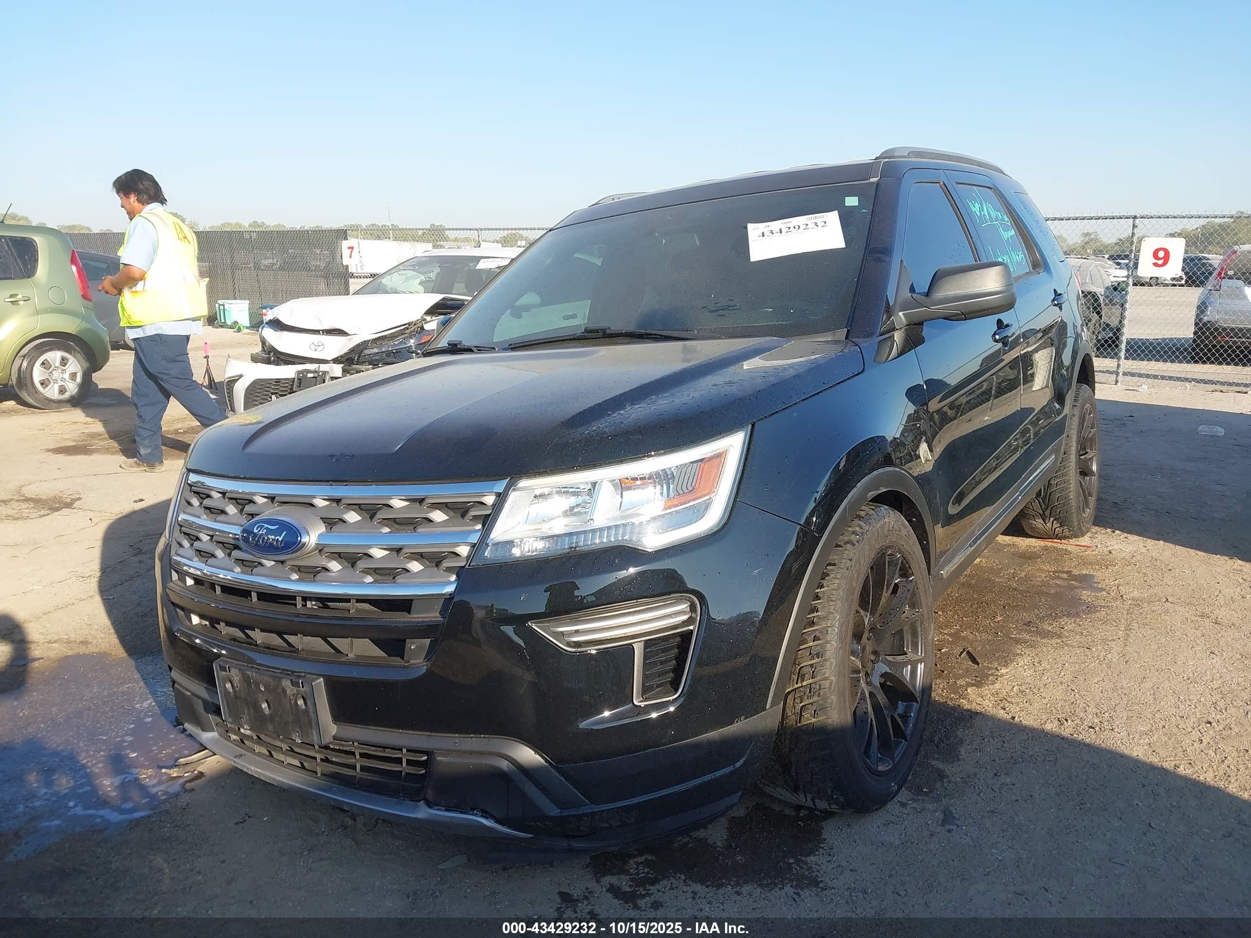 FORD EXPLORER image 2