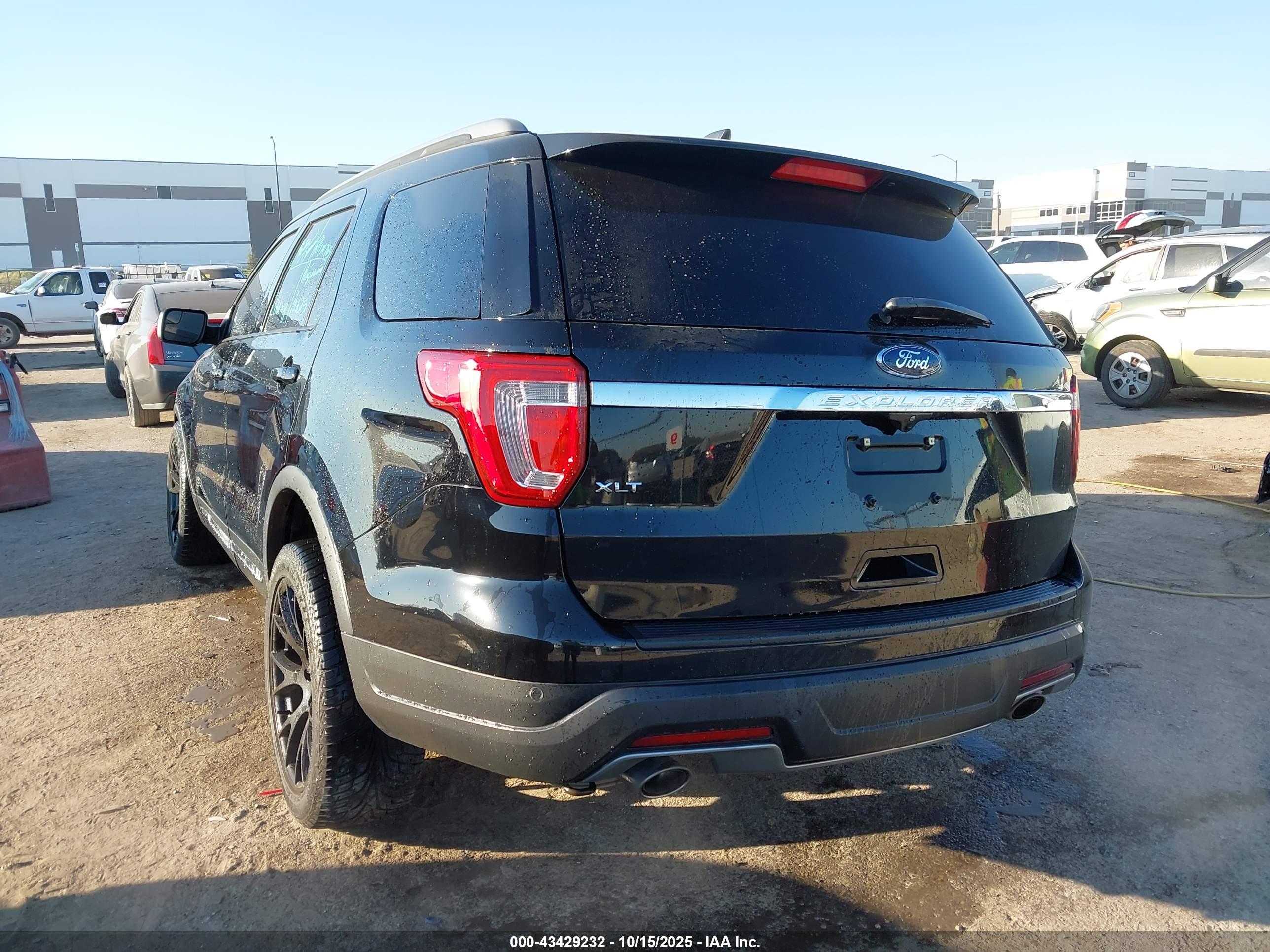 FORD EXPLORER image 3