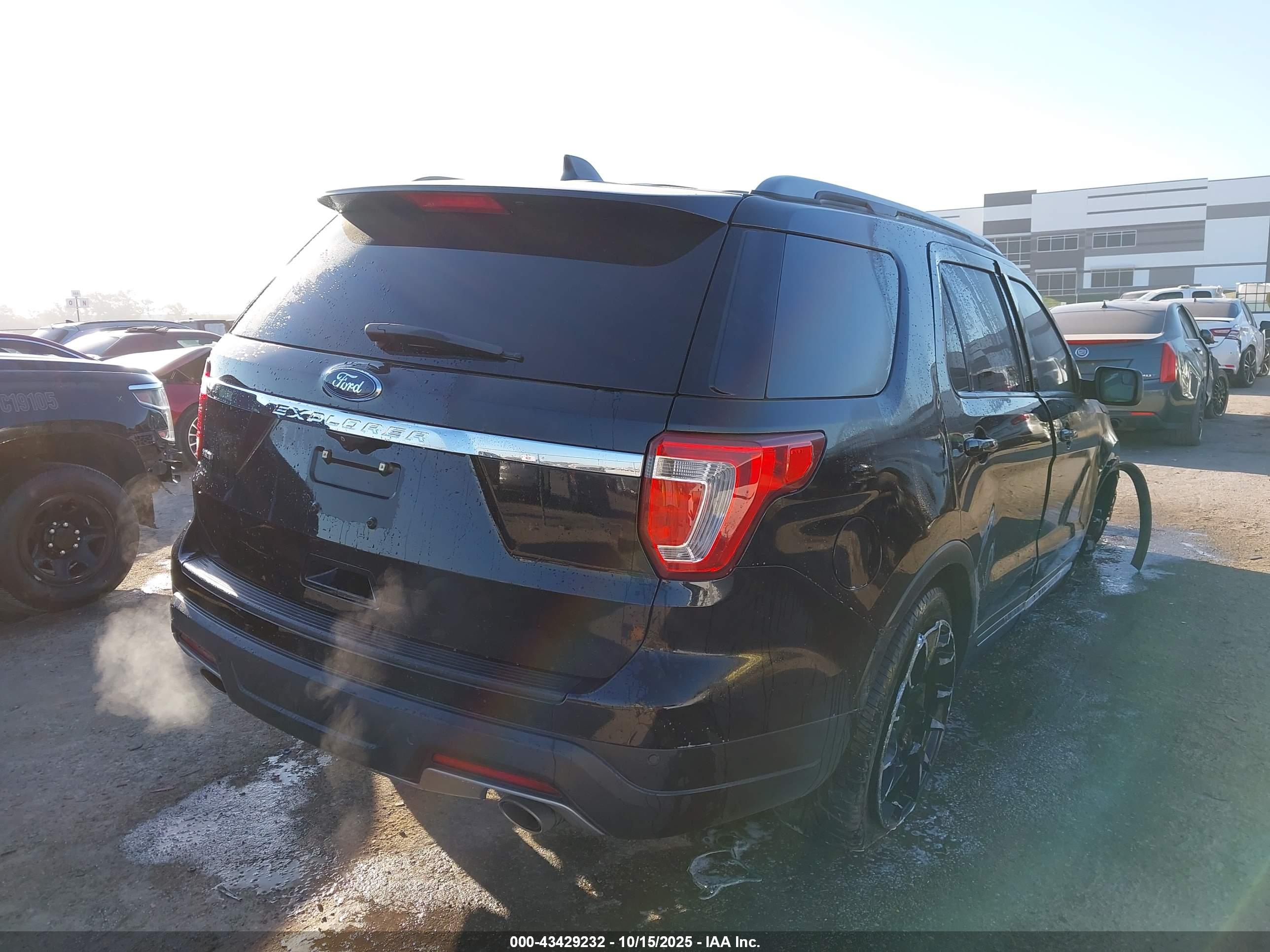 FORD EXPLORER image 4