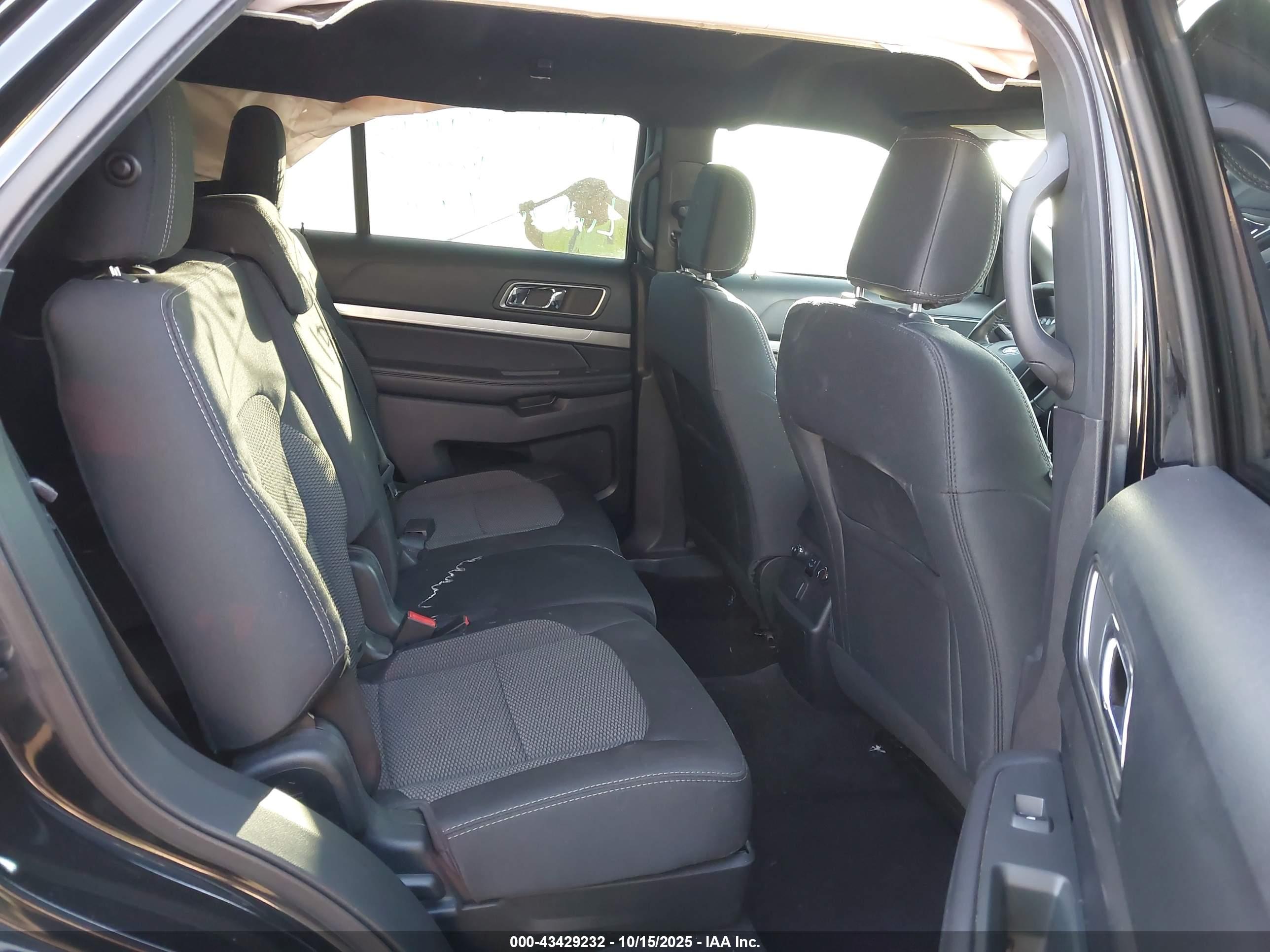FORD EXPLORER image 8