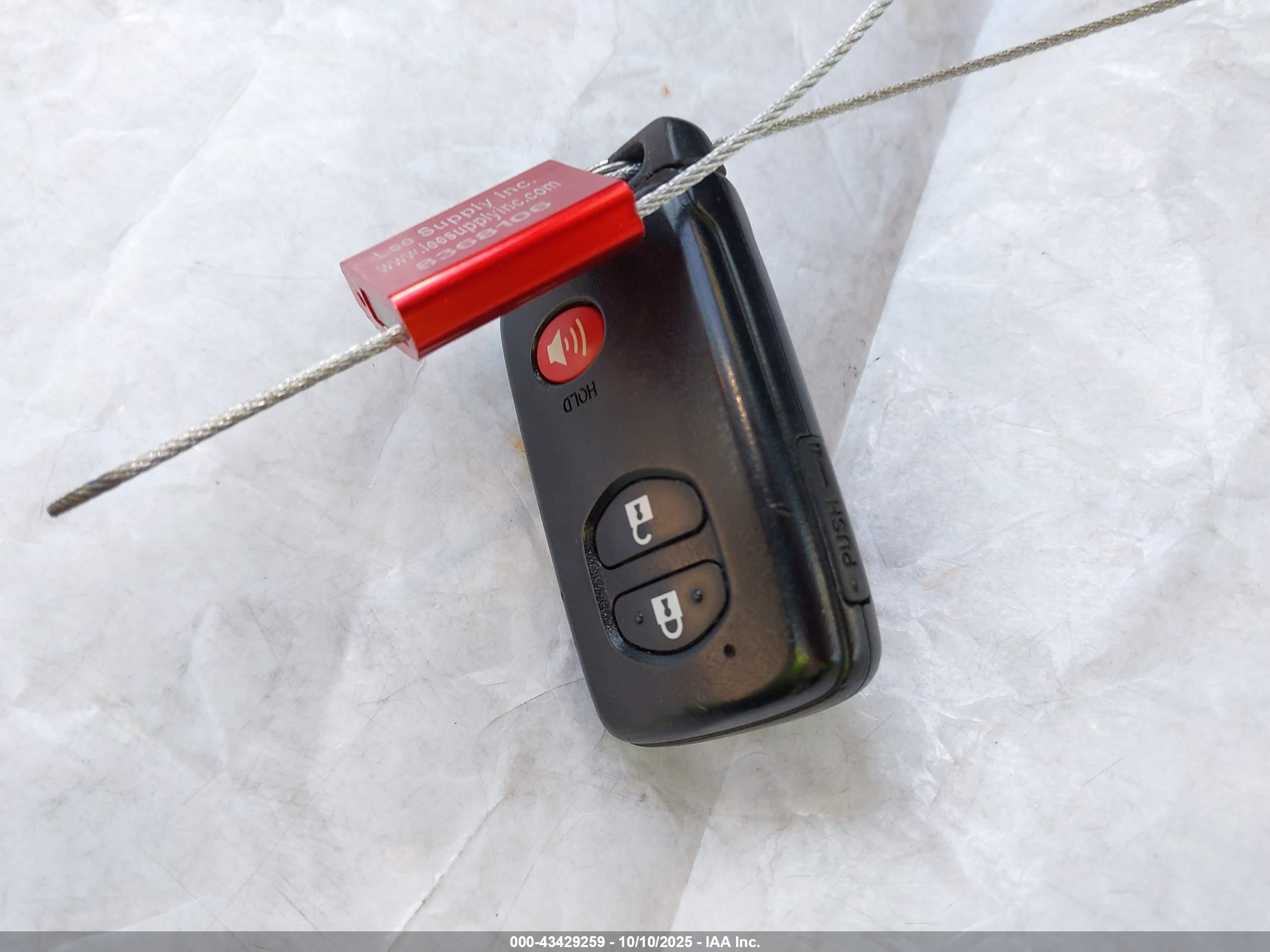 TOYOTA PRIUS image 11