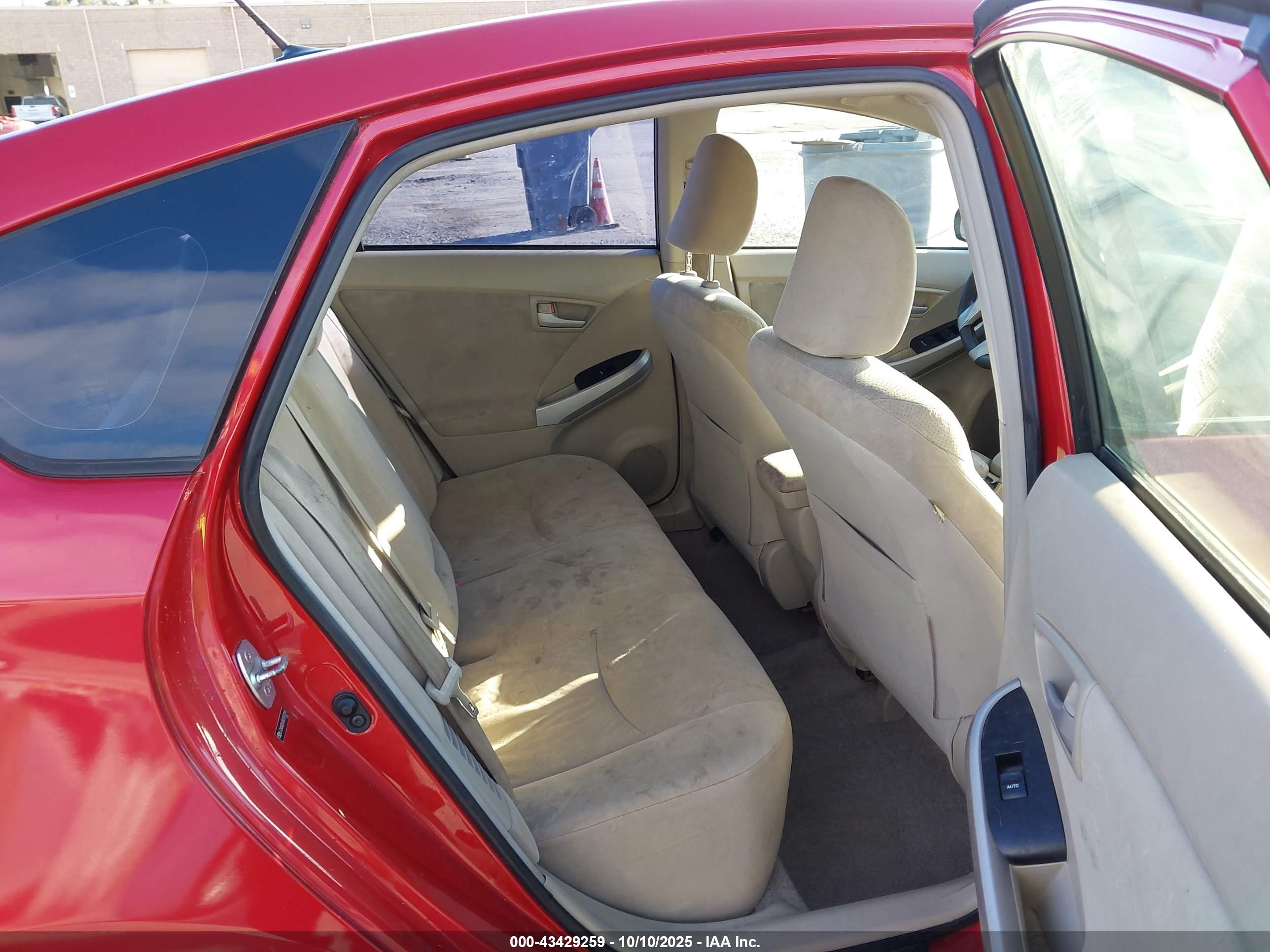 TOYOTA PRIUS image 8