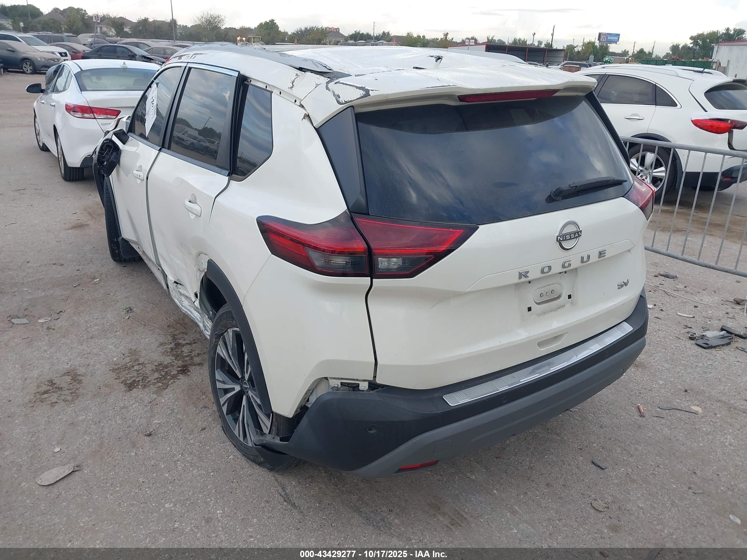 NISSAN ROGUE image 3