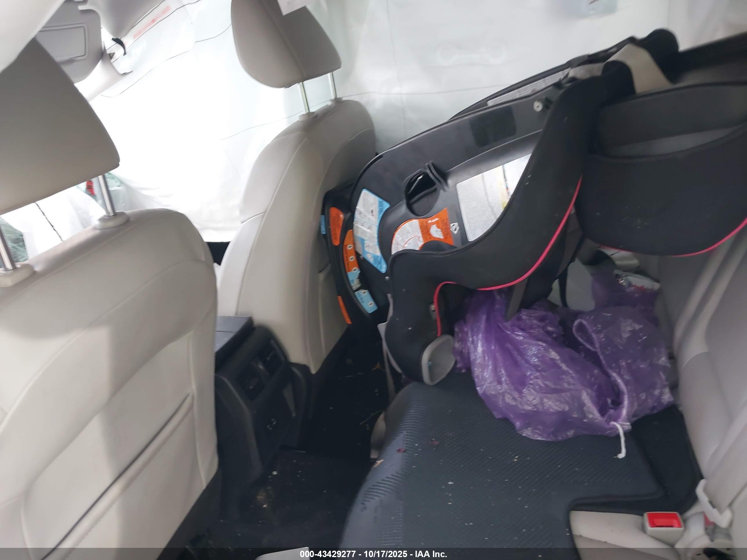 NISSAN ROGUE image 8
