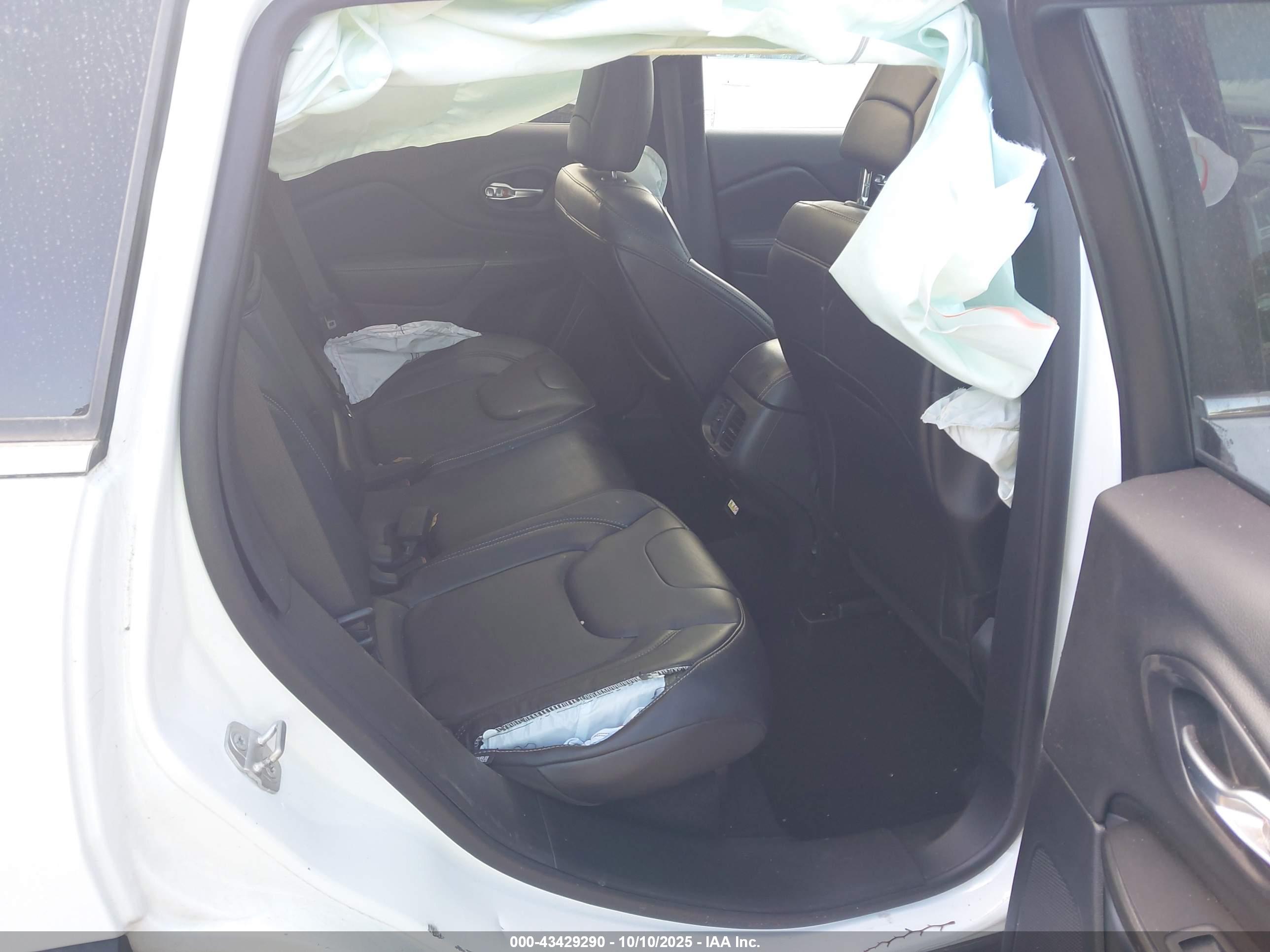 JEEP CHEROKEE image 8