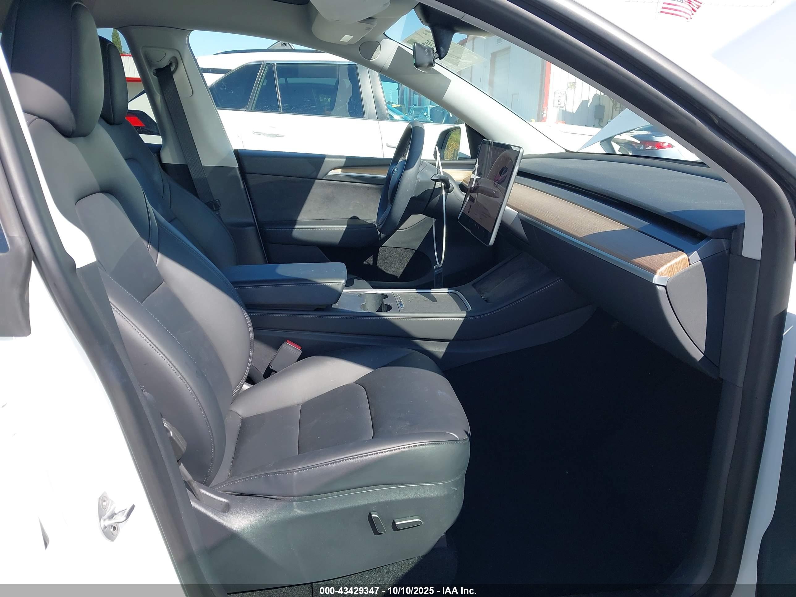 TESLA MODEL image 5