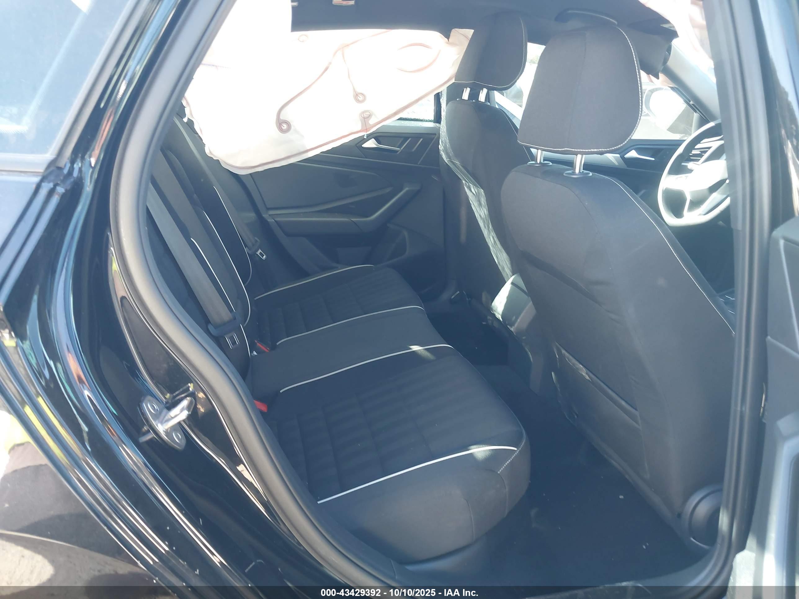 VOLKSWAGEN JETTA image 8