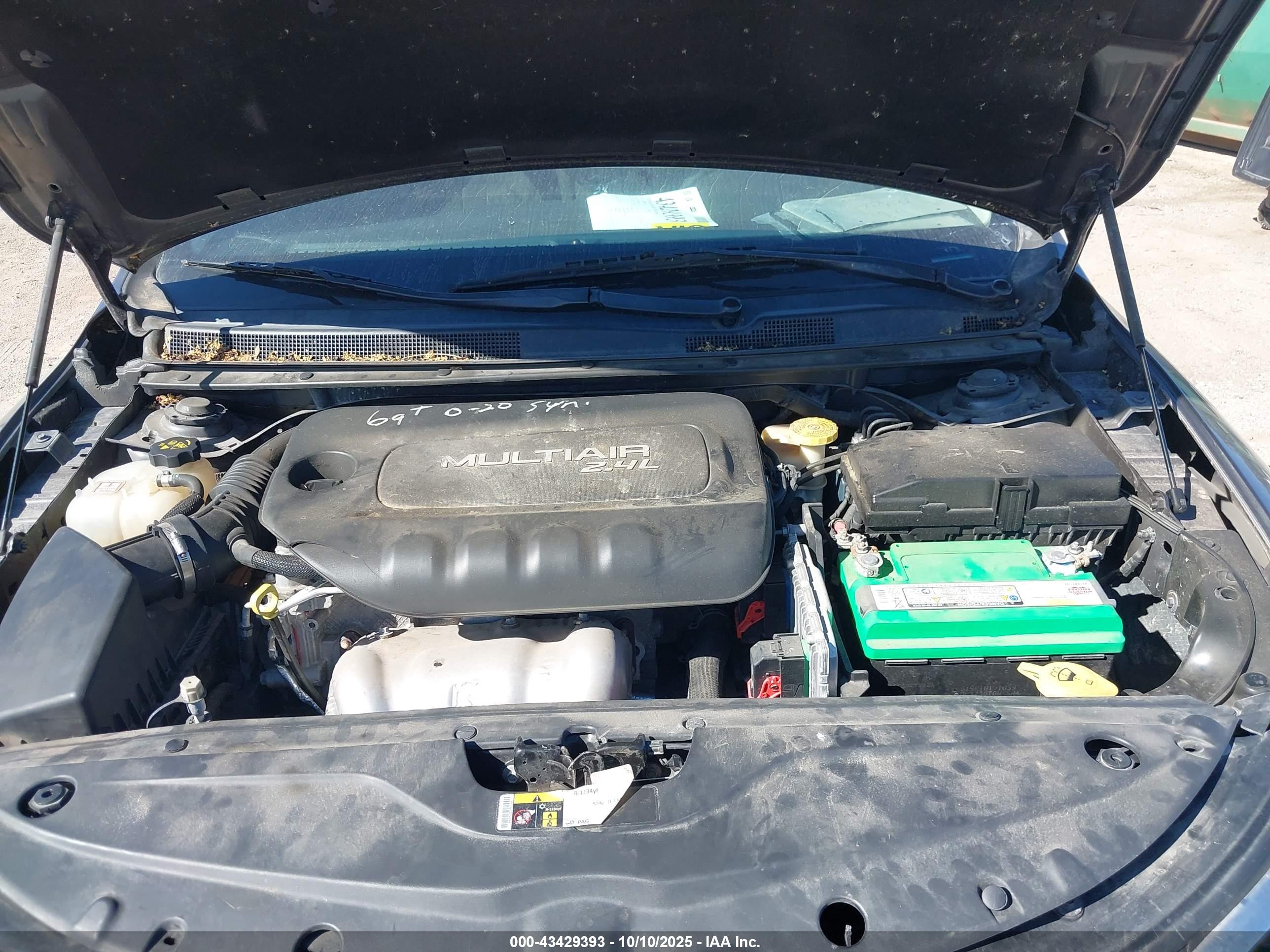 CHRYSLER 200 image 10