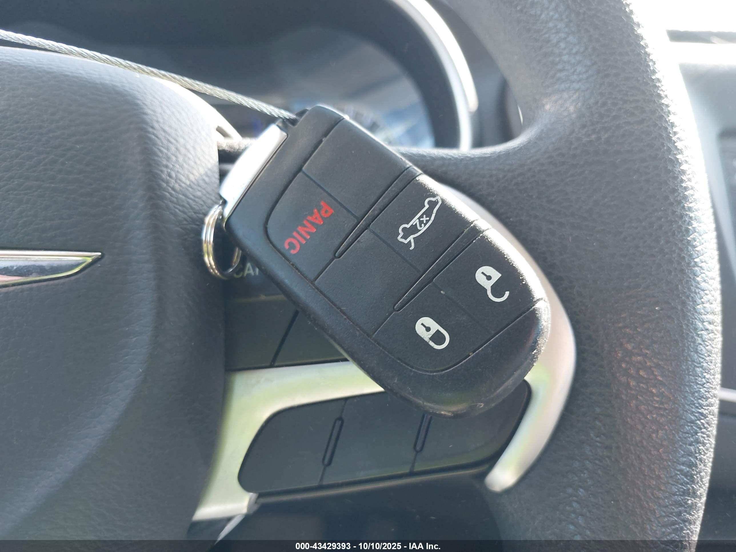 CHRYSLER 200 image 11